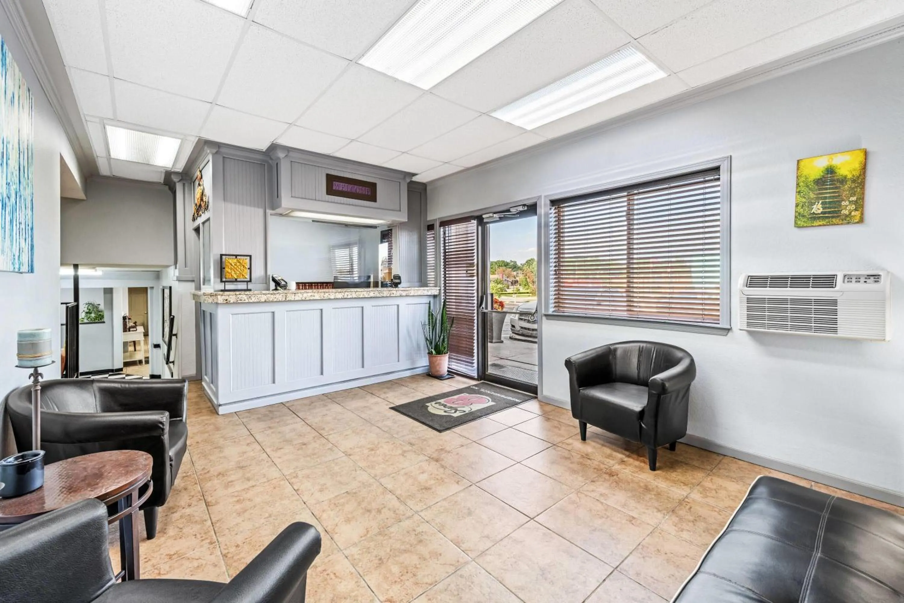 Lobby or reception in Super 8 by Wyndham Independence Kansas City
