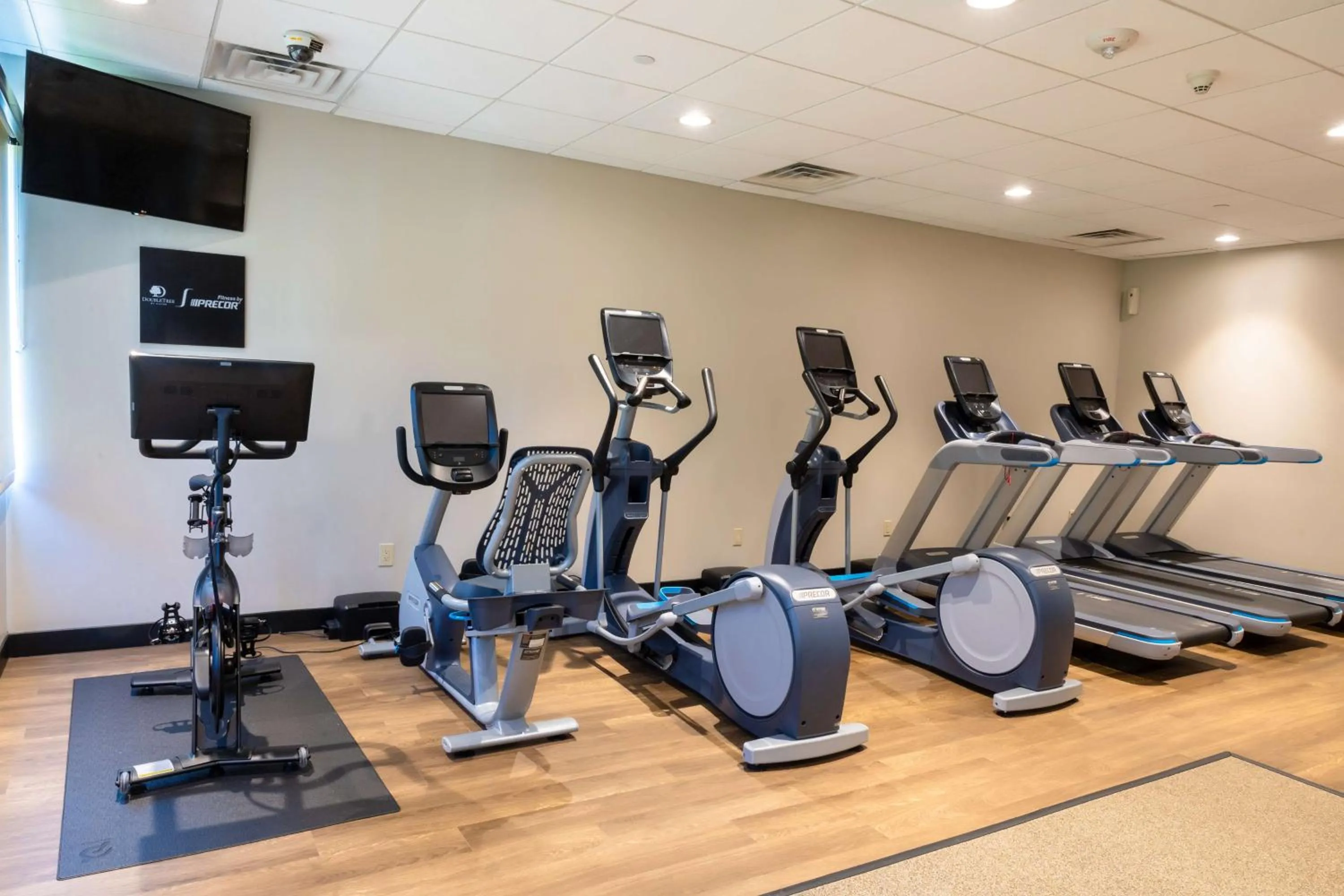 Fitness centre/facilities in DoubleTree by Hilton Tinton Falls-Eatontown