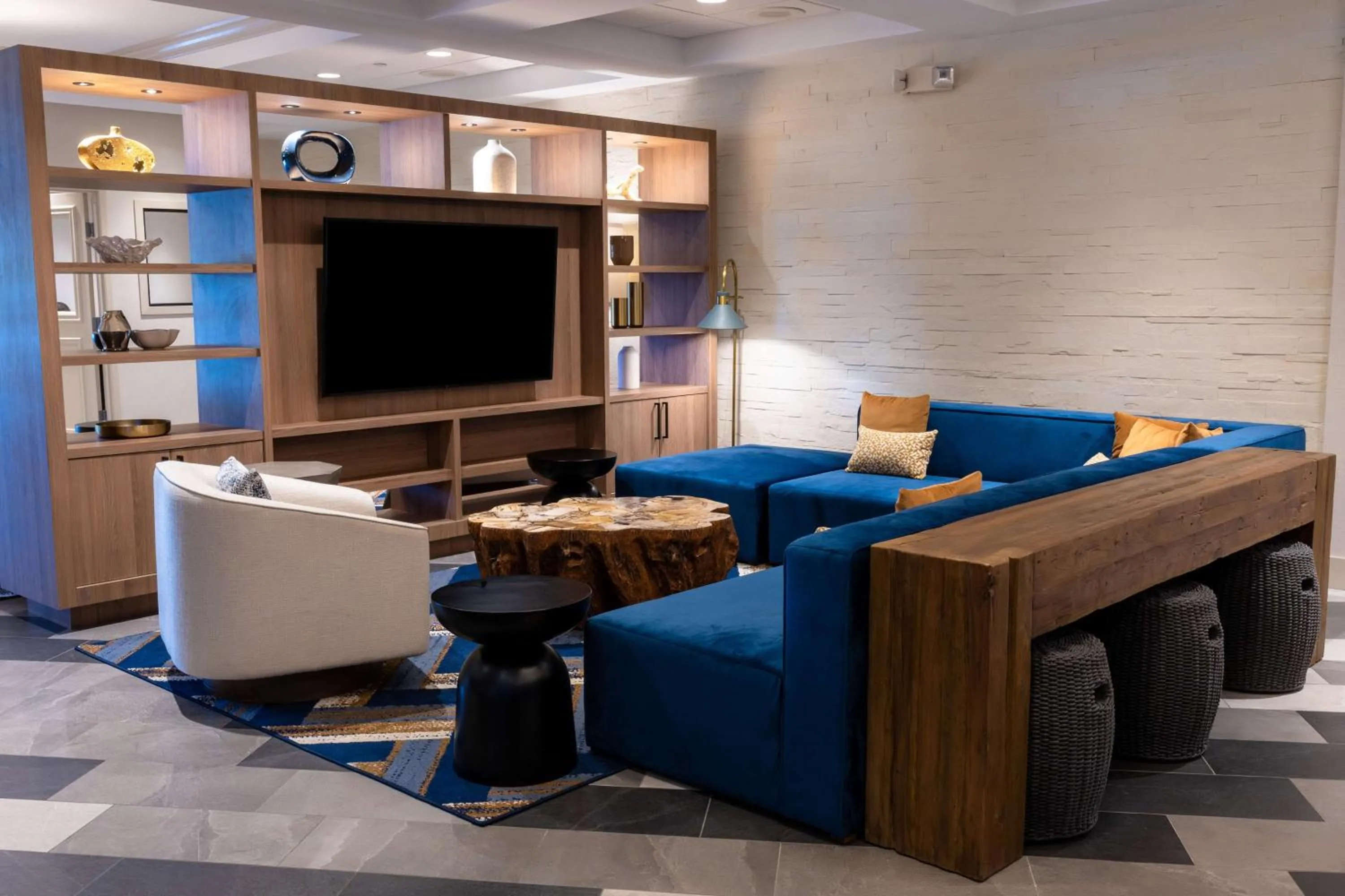 Lobby or reception in DoubleTree by Hilton Tinton Falls-Eatontown