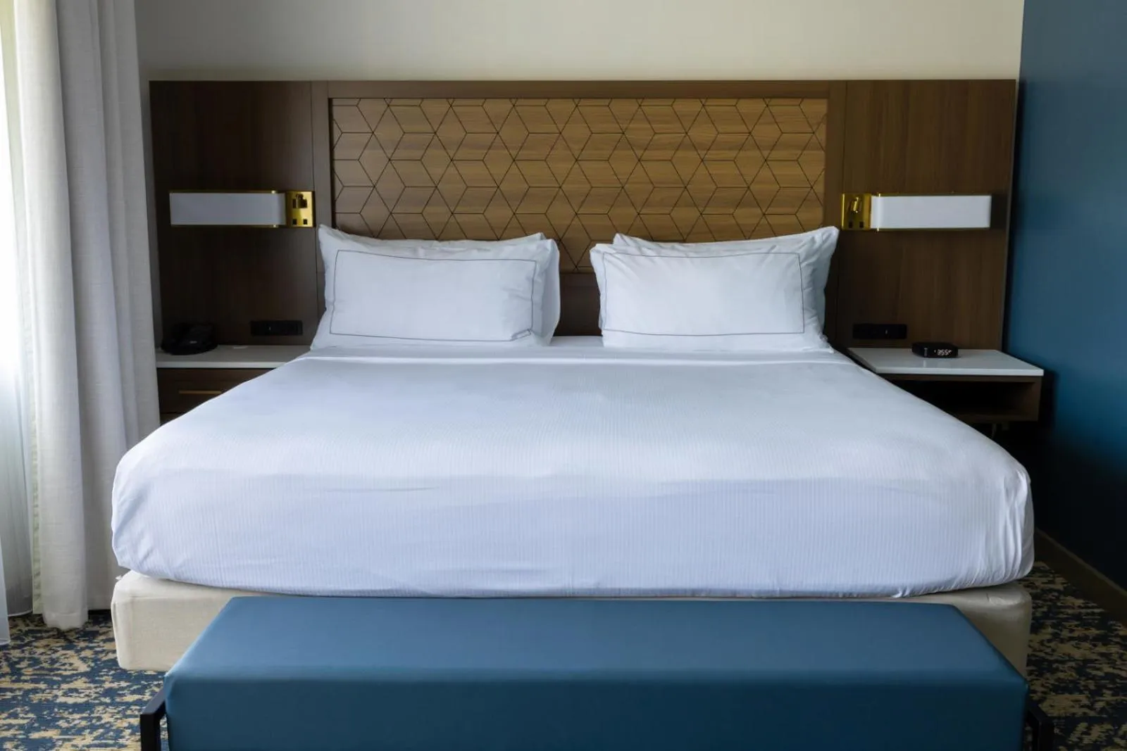 Bed in DoubleTree by Hilton Tinton Falls-Eatontown