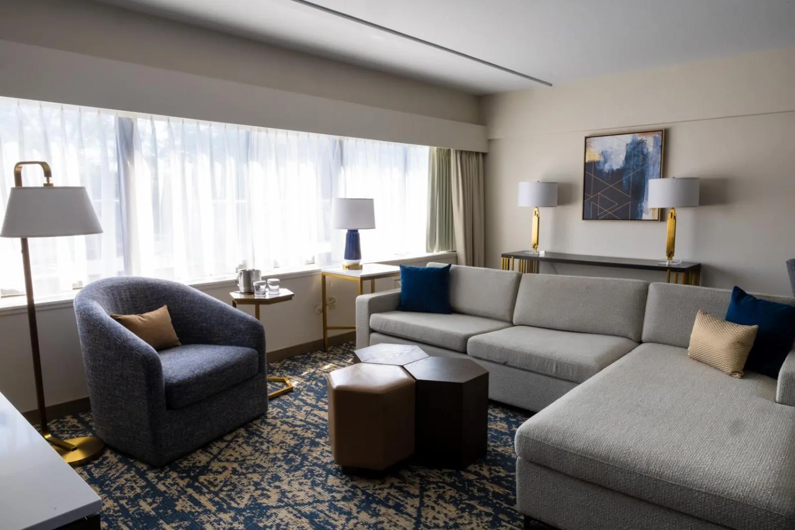Living room in DoubleTree by Hilton Tinton Falls-Eatontown