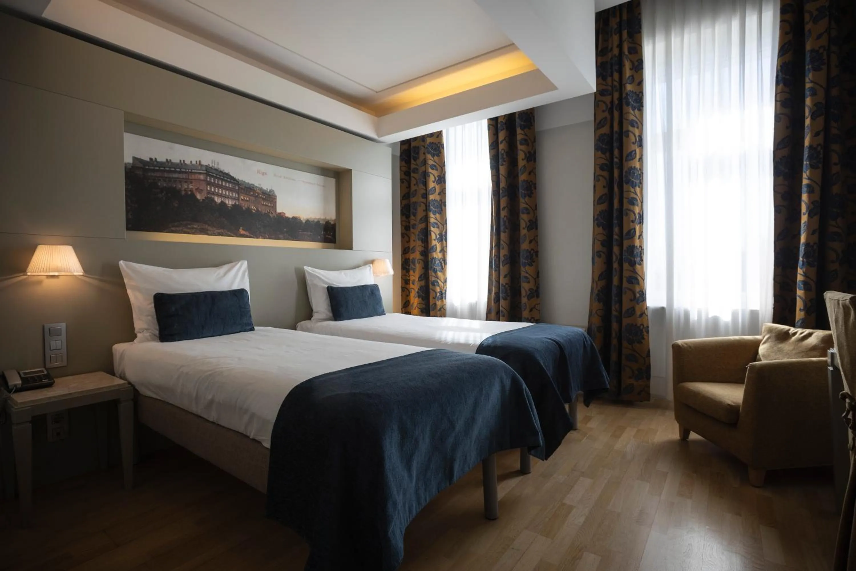 Bedroom, Bed in Opera Hotel