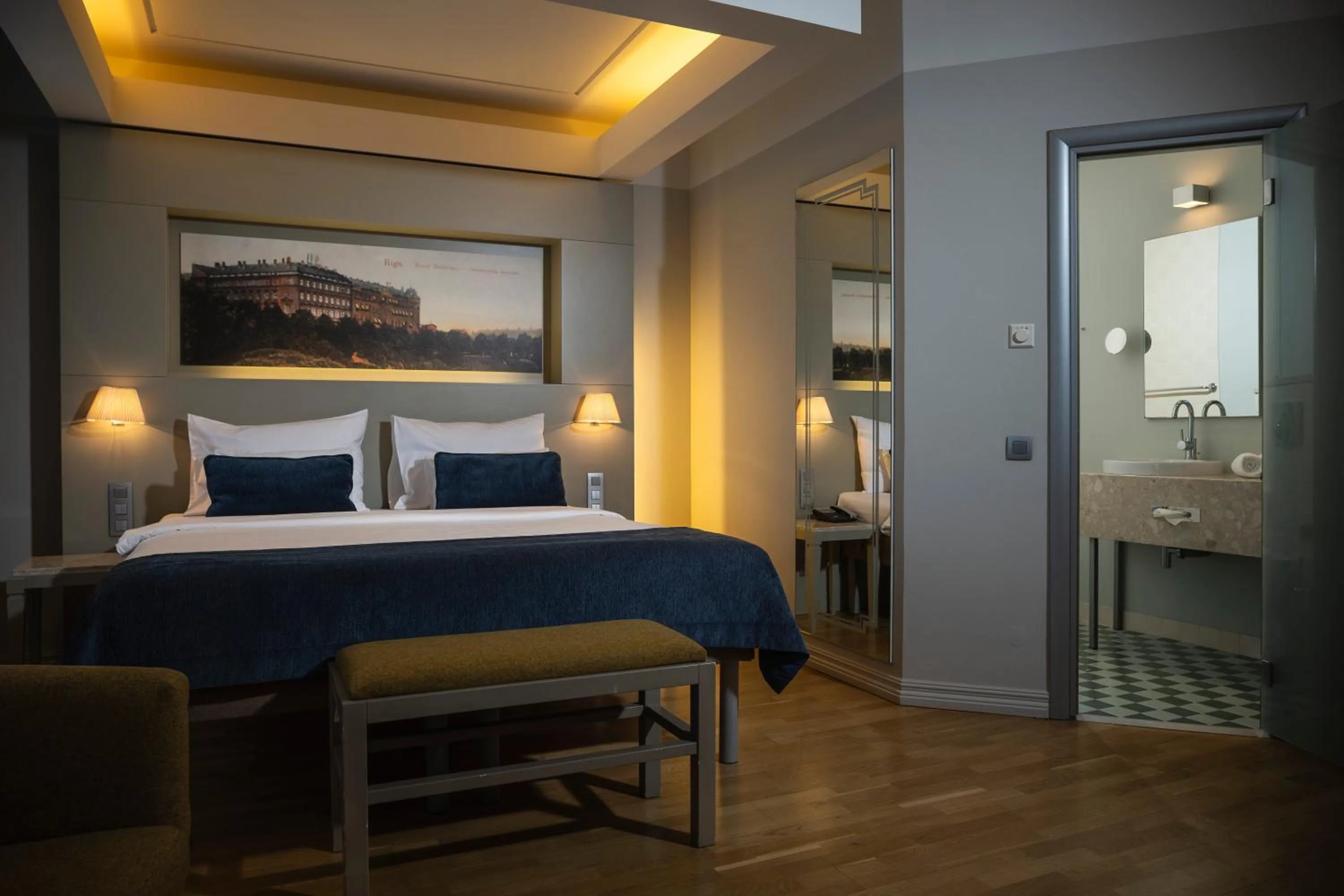 Bedroom, Bed in Opera Hotel