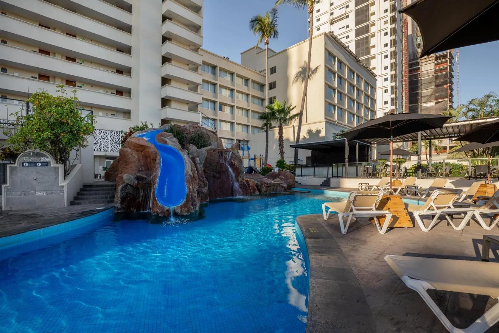 Swimming pool in Don Pelayo Pacific Beach