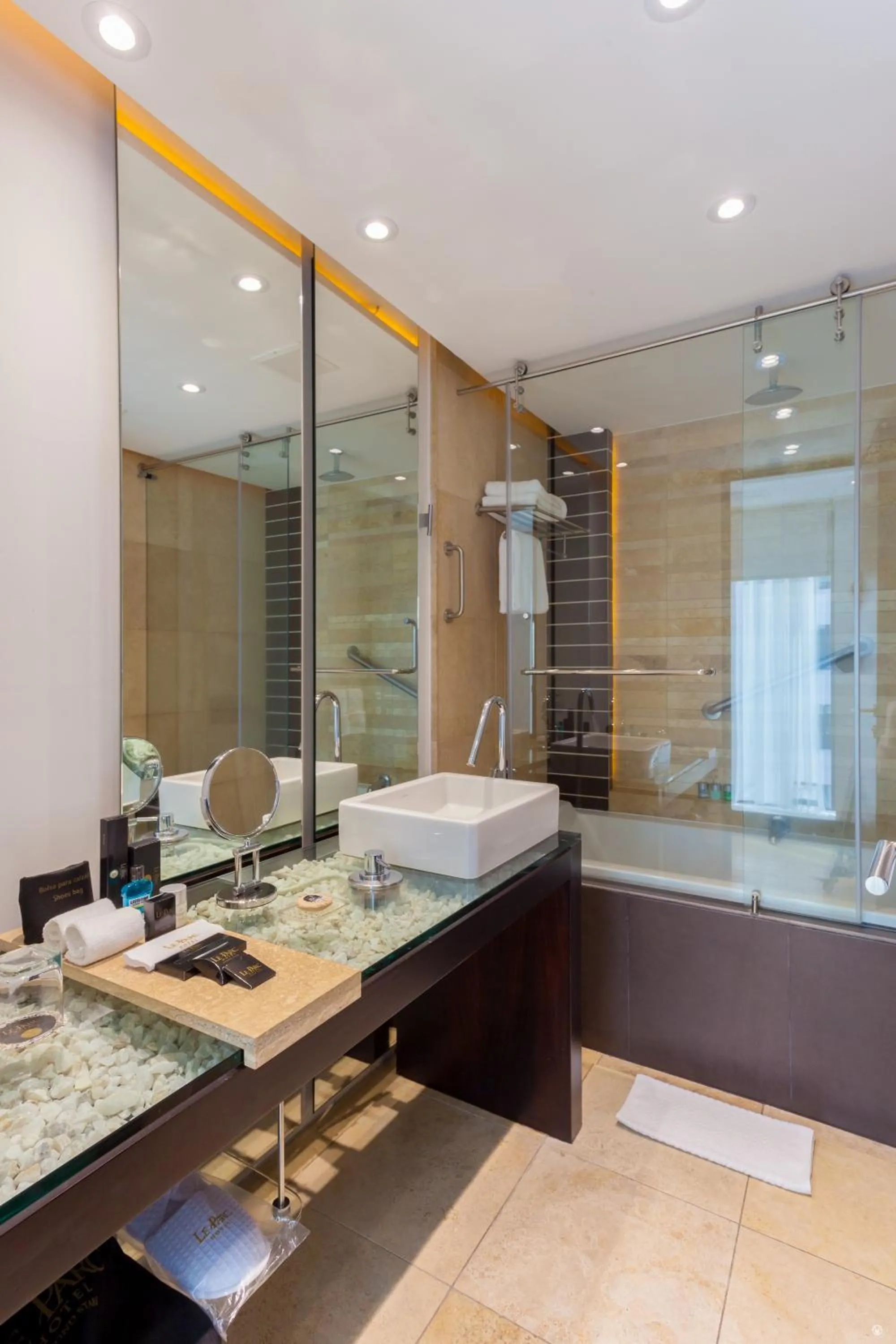 Shower in Le Parc Hotel, Beyond Stars