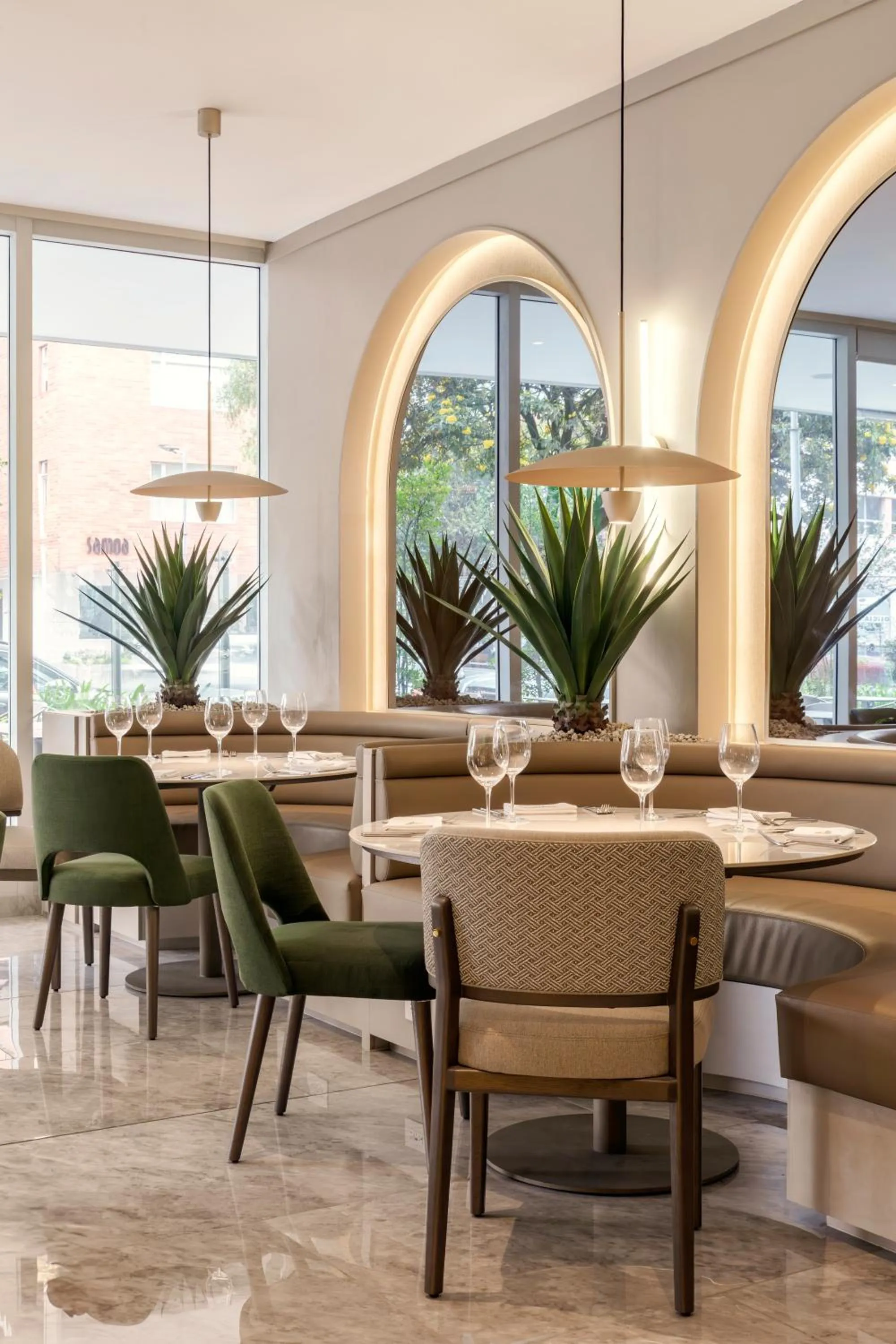 Restaurant/places to eat in Le Parc Hotel, Beyond Stars