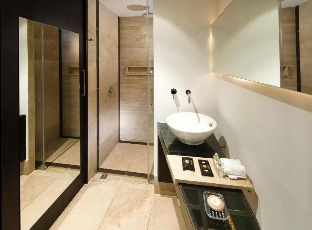 Bathroom in Le Parc Hotel, Beyond Stars