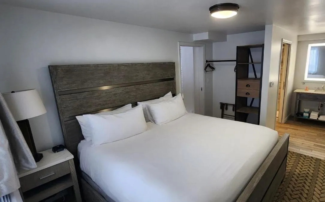 Bedroom, Bed in Snow King Resort