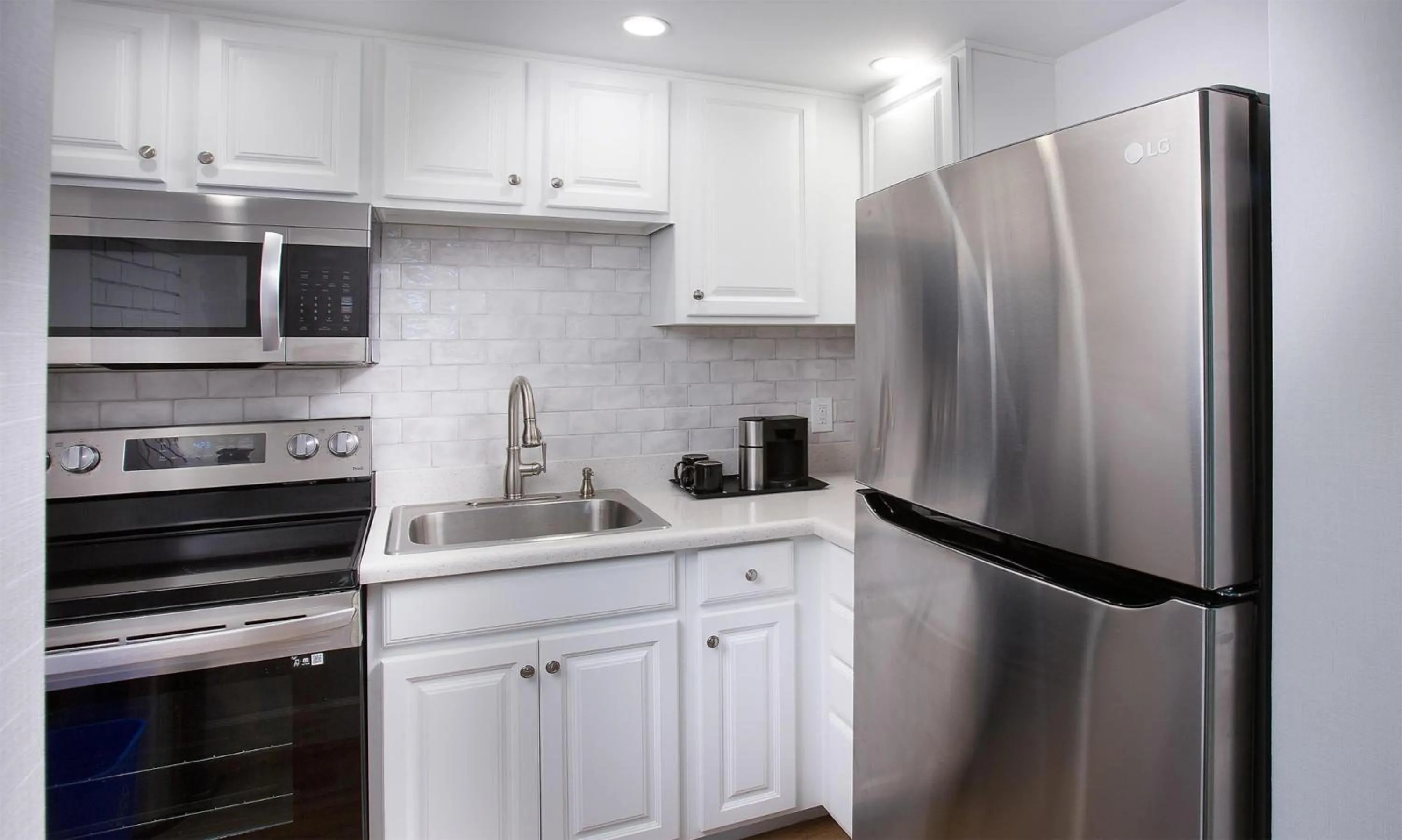 Kitchen or kitchenette in West Beach Inn, a Coast Hotel