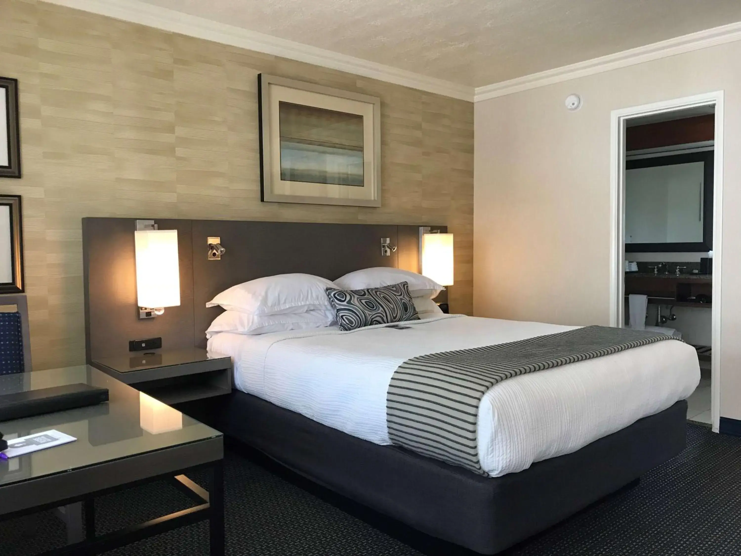 Queen Room with Garden View in West Beach Inn, a Coast Hotel Queen Room with Garden View in West Beach Inn, a Coast Hotel