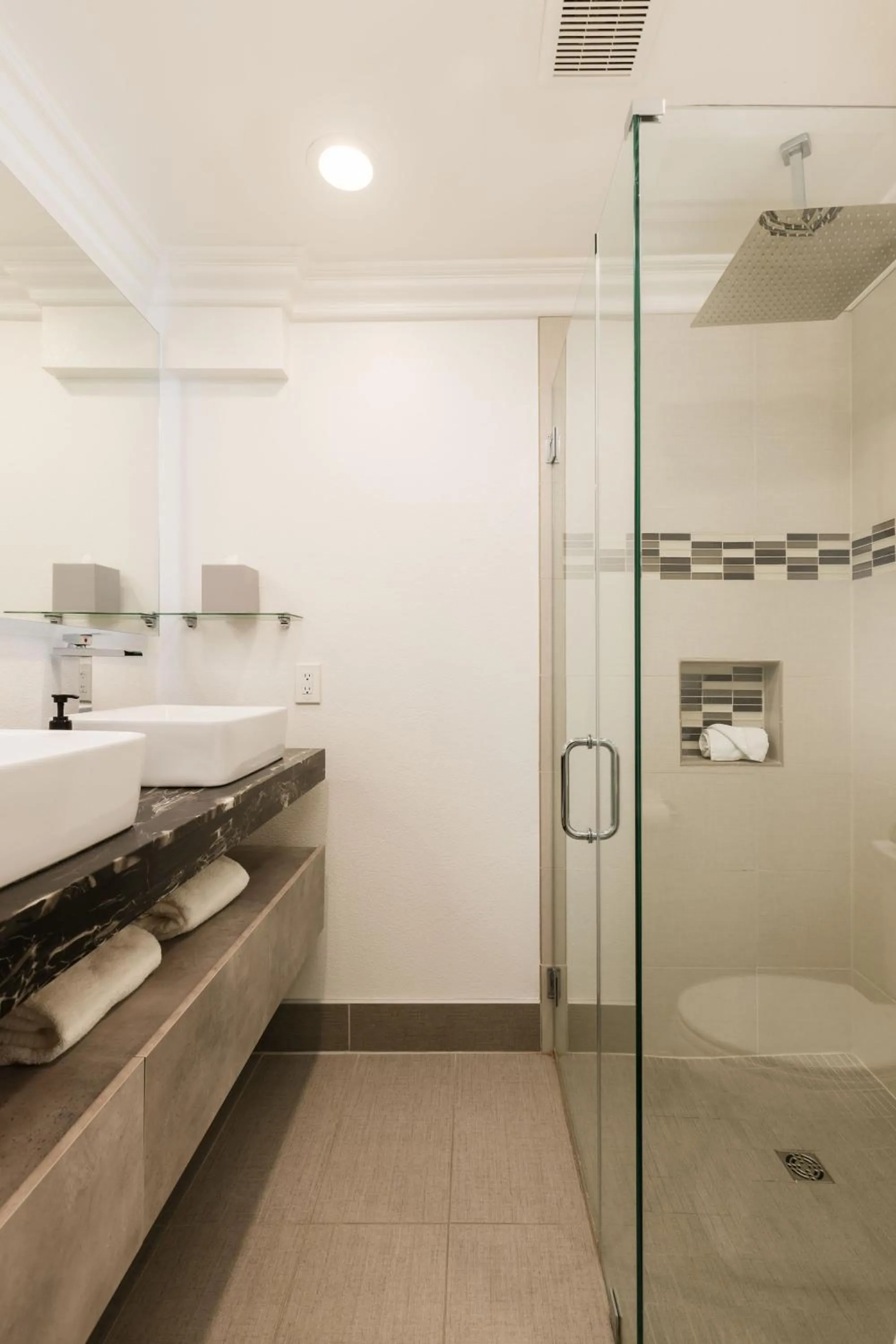 Shower in Inn at Highway 1