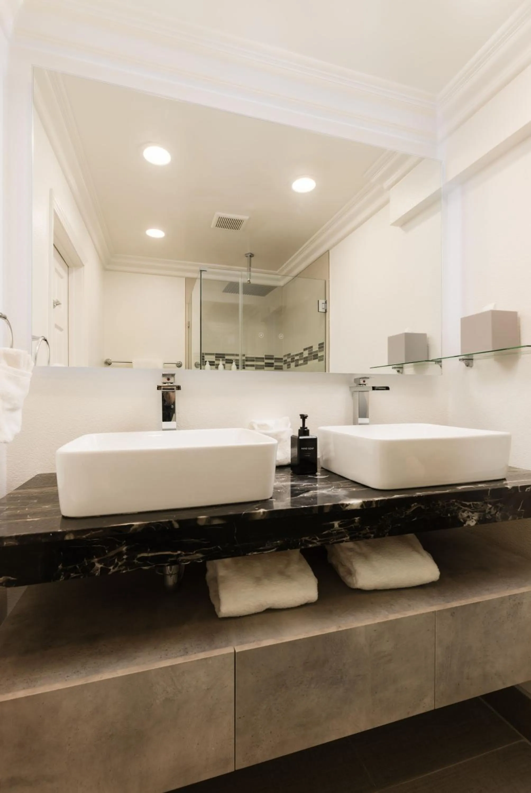 Shower in Inn at Highway 1