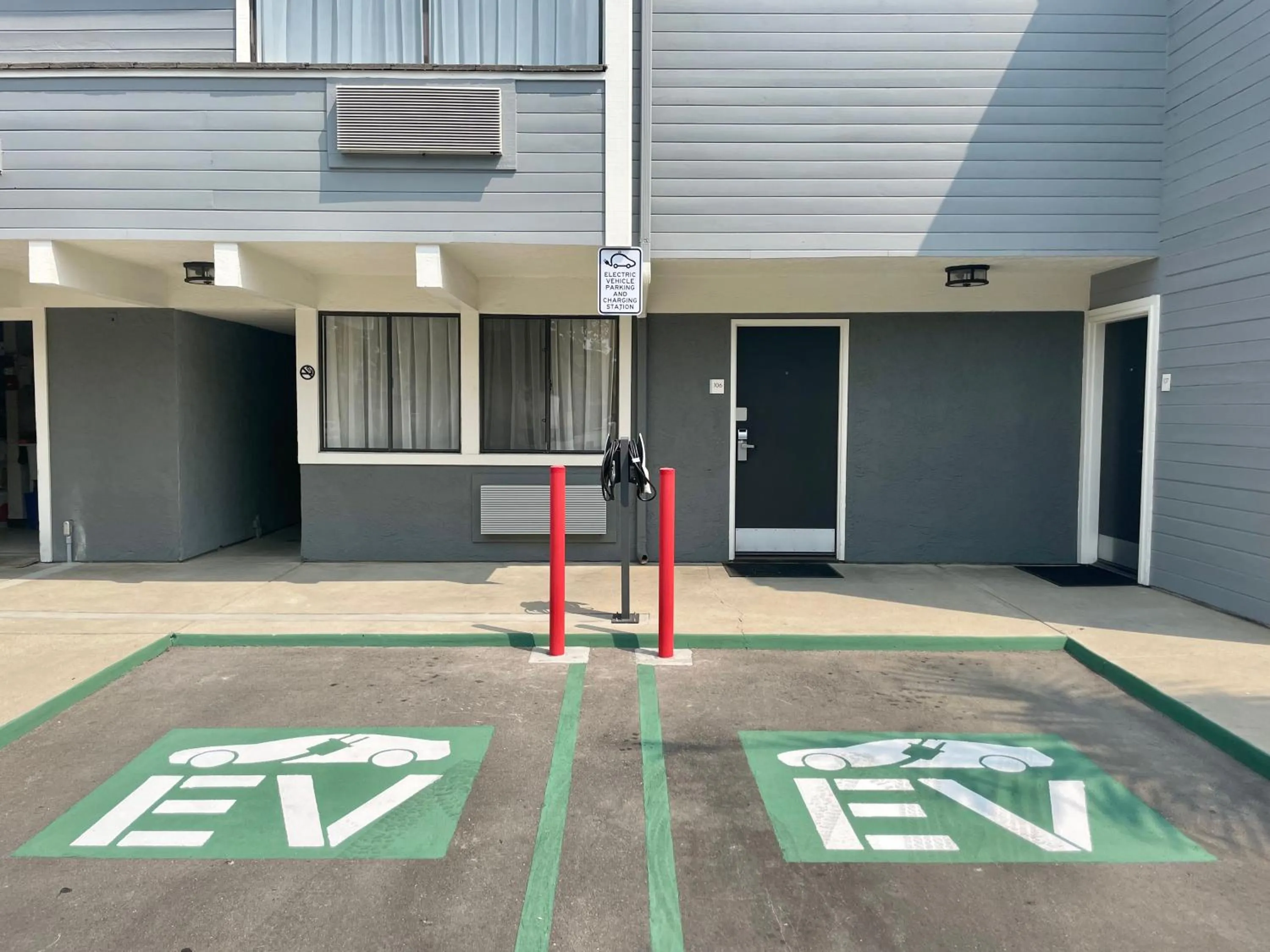 Parking in Inn at Highway 1