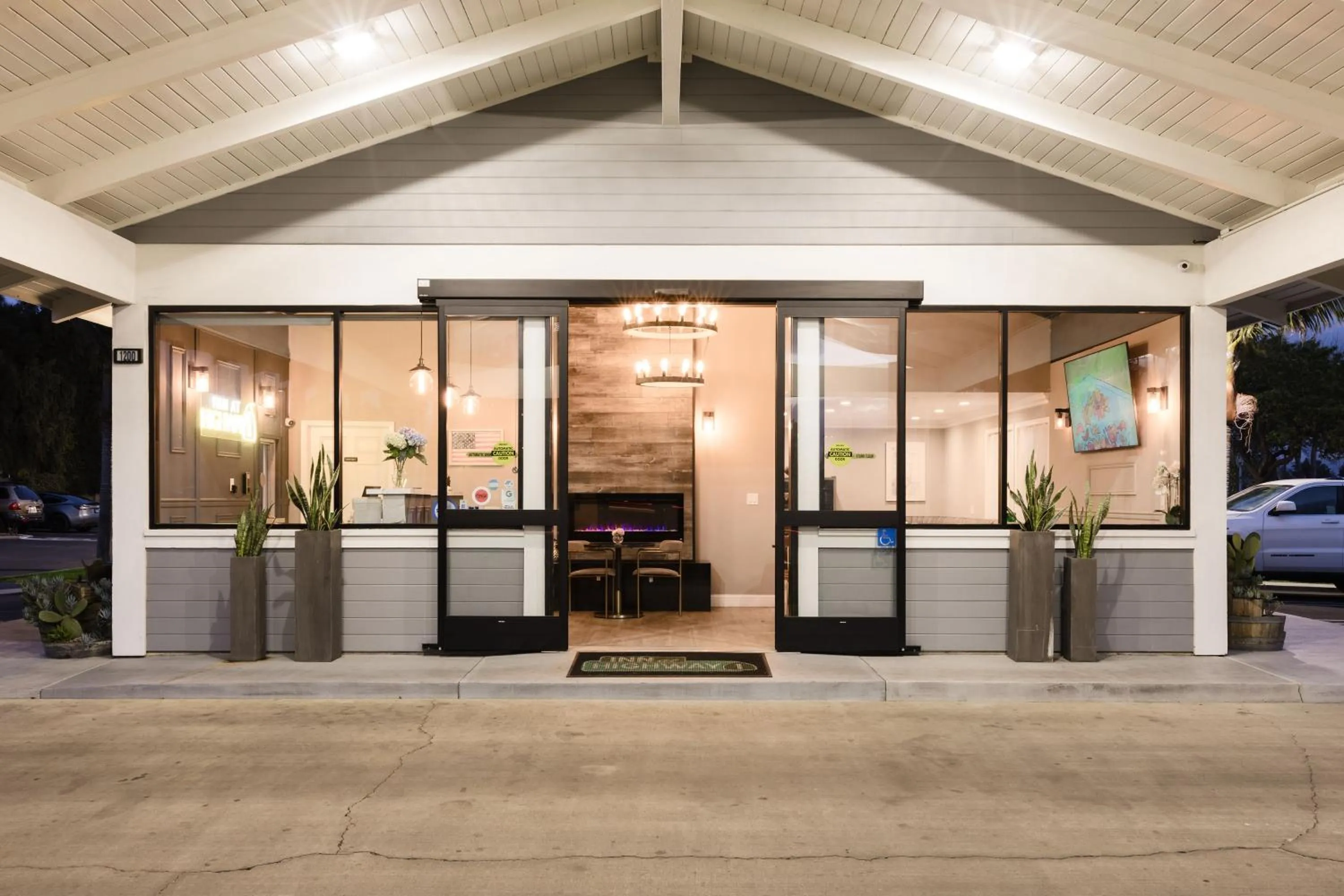 Facade/entrance in Inn at Highway 1