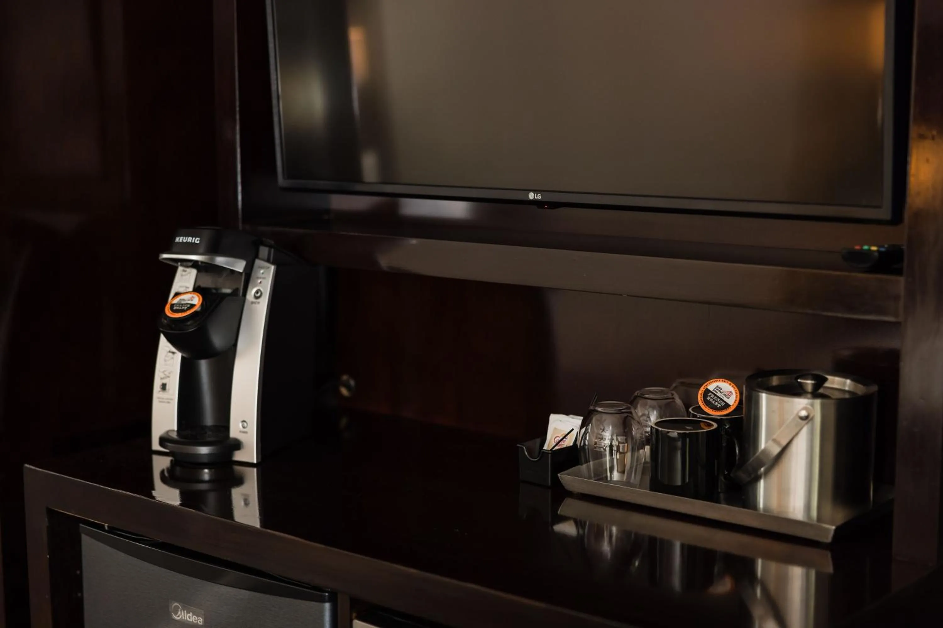 TV and multimedia in Inn at Highway 1