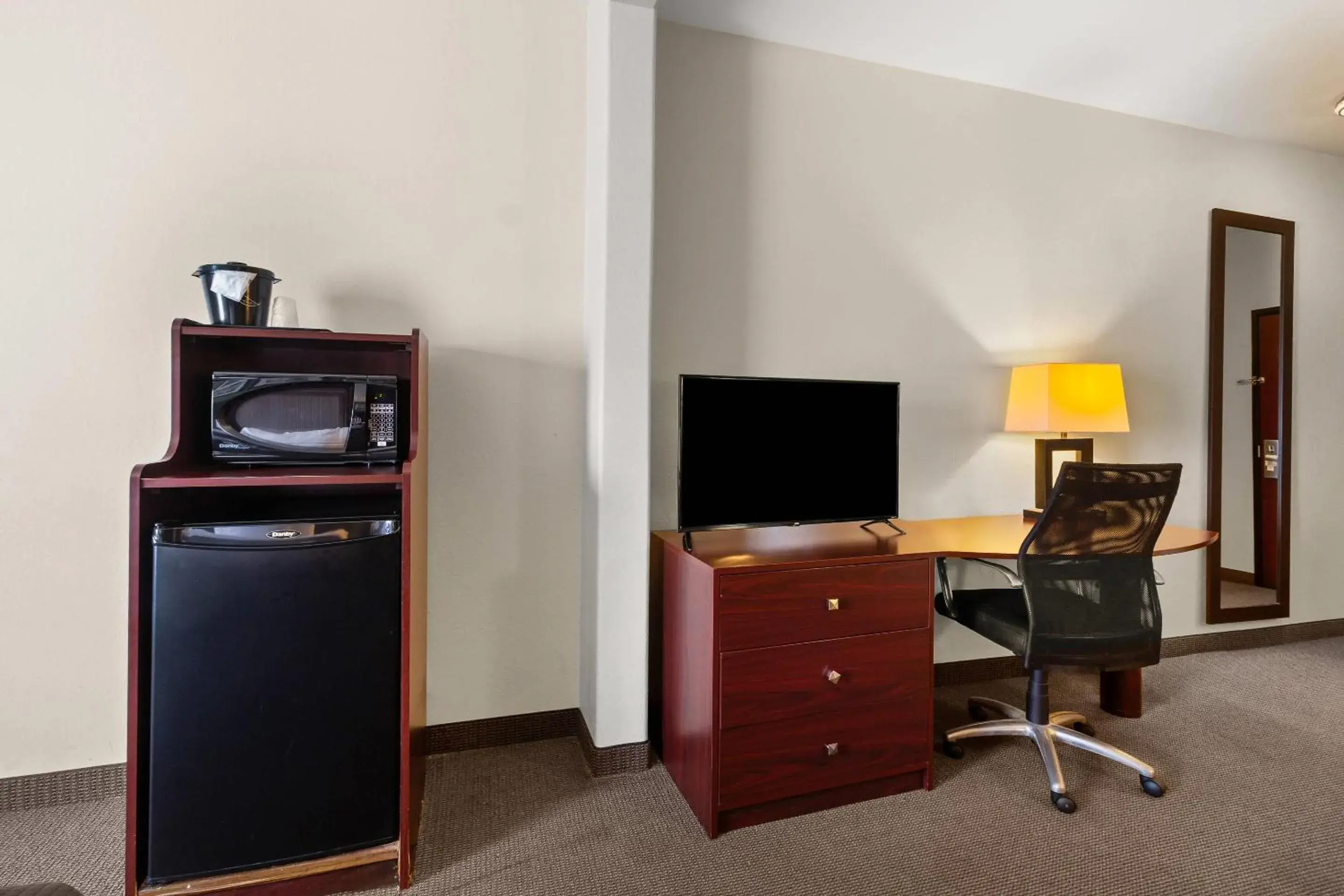 King Suite with Sofa Bed - Non Smoking in Sleep Inn & Suites Bush Intercontinental - IAH East King Suite with Sofa Bed - Non Smoking in Sleep Inn & Suites Bush Intercontinental - IAH East