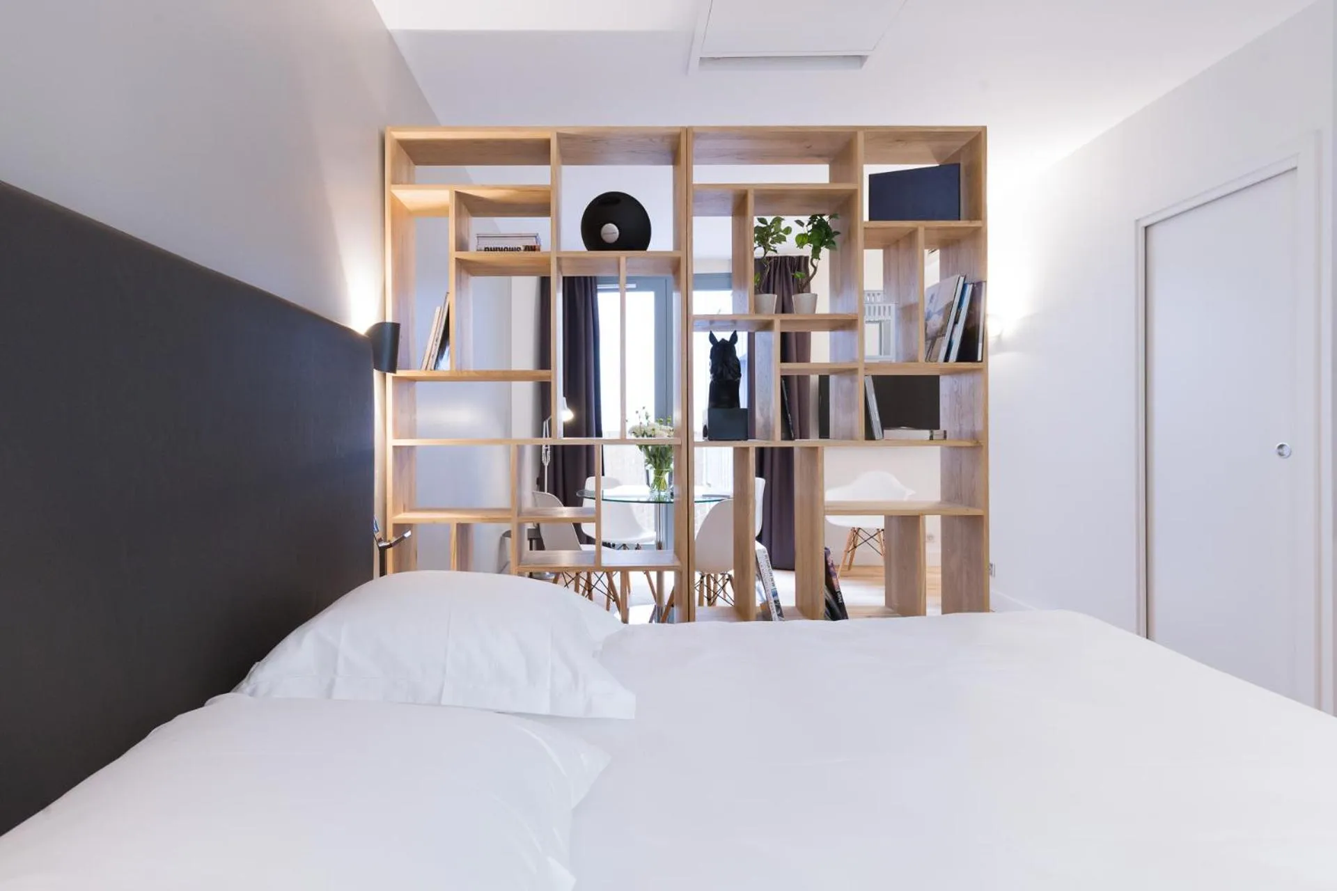 Photo of the whole room, Bed in T2 bis luxe hyper centre piscine