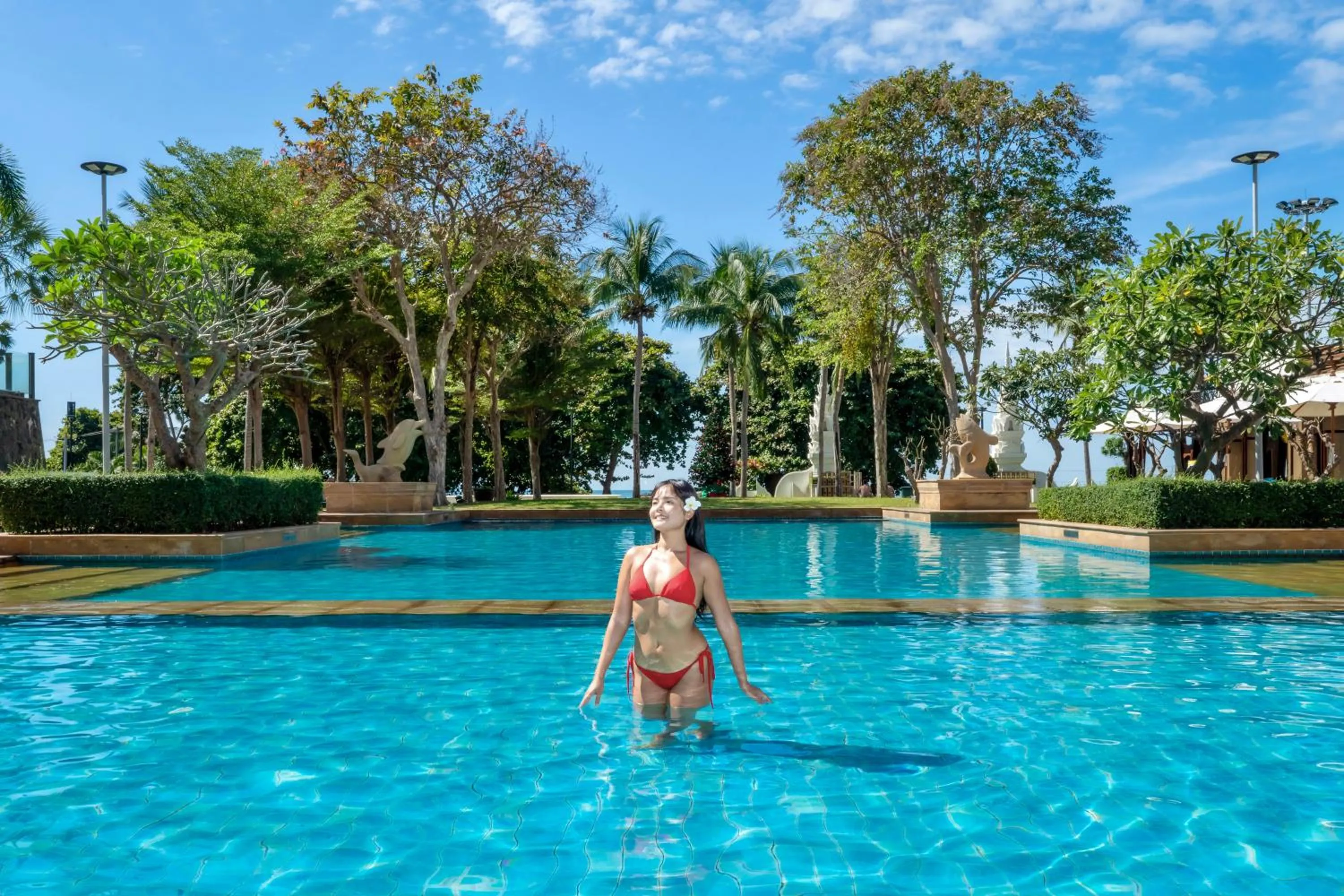 Swimming pool in The Heritage Pattaya Beachfront Resort