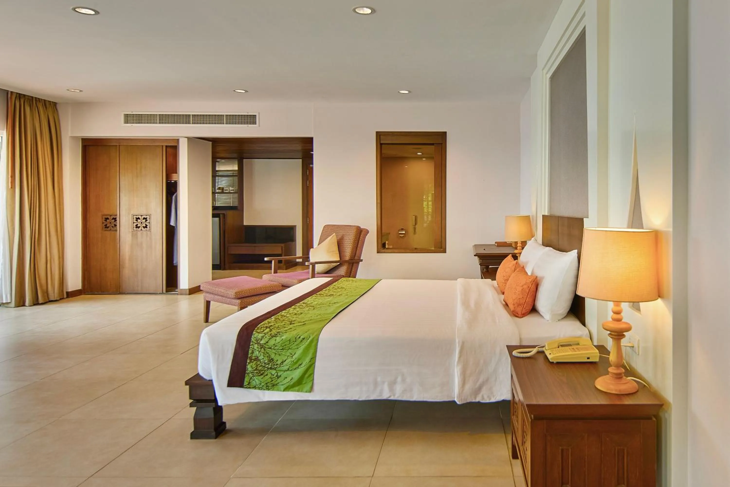 Bedroom, Bed in The Heritage Pattaya Beachfront Resort