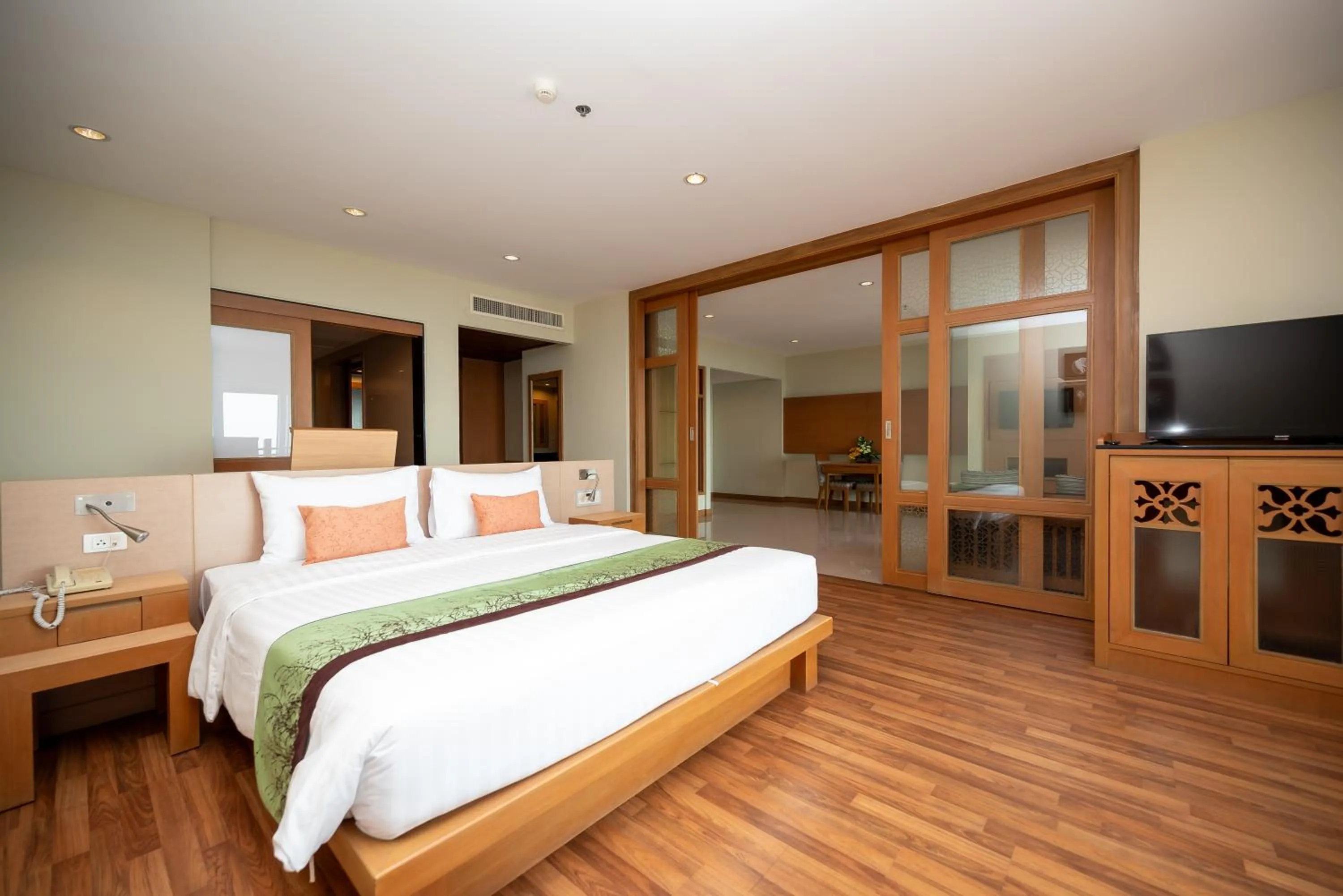 Bedroom, Bed in The Heritage Pattaya Beachfront Resort