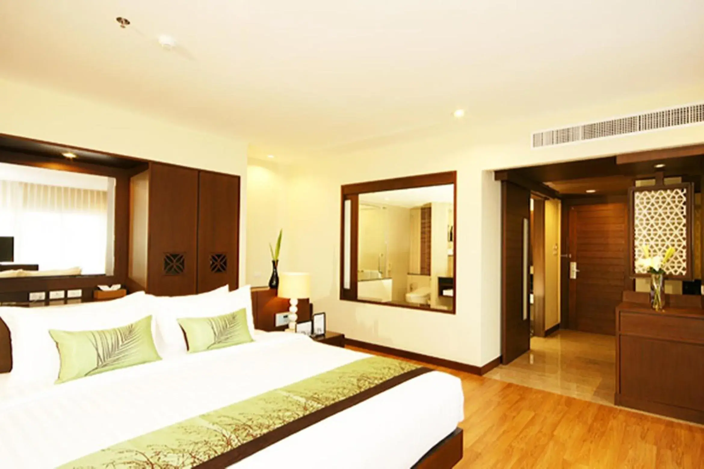 Junior Suite in The Heritage Pattaya Beach Resort-SHA Junior Suite in The Heritage Pattaya Beach Resort-SHA