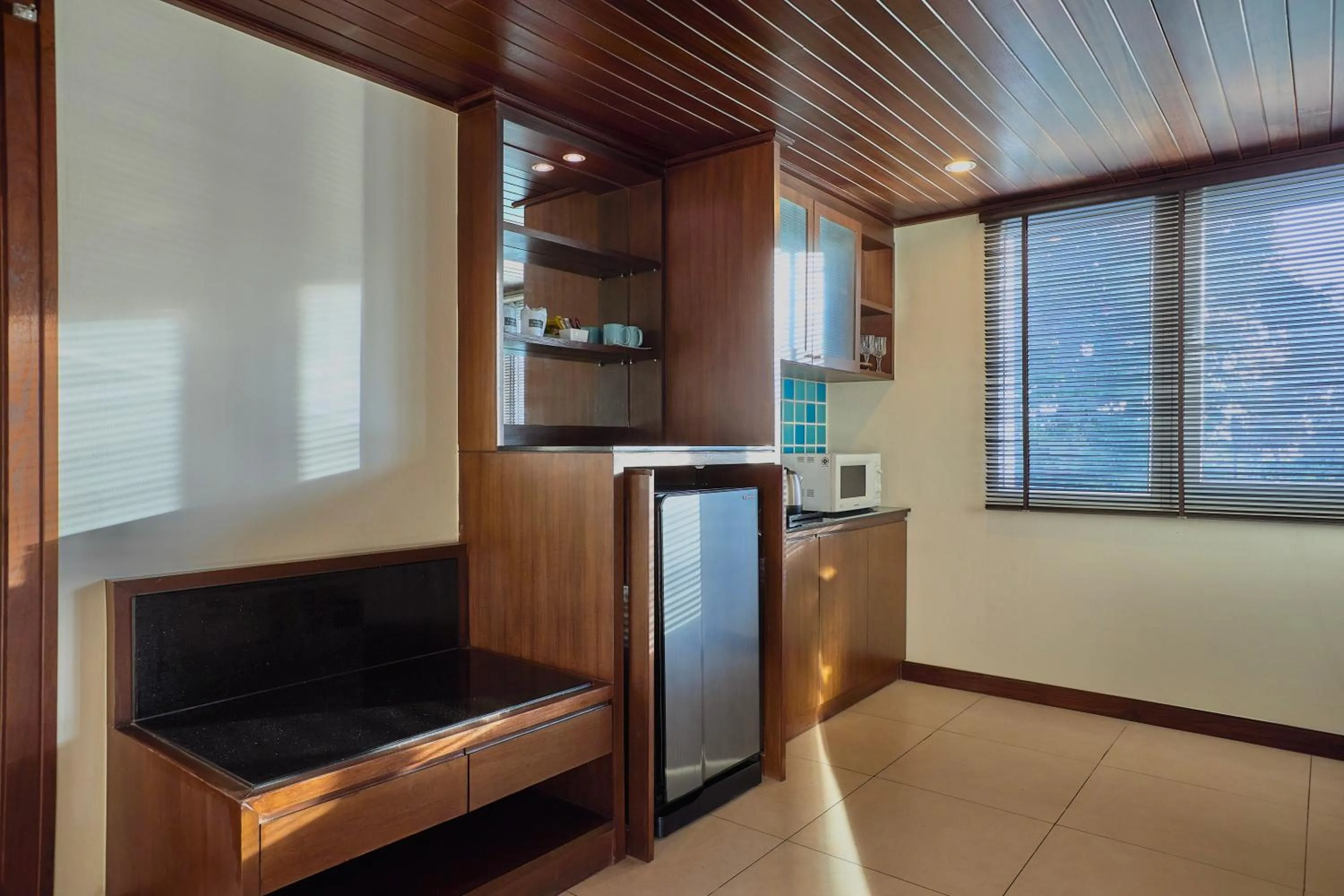 Kitchen or kitchenette in The Heritage Pattaya Beachfront Resort