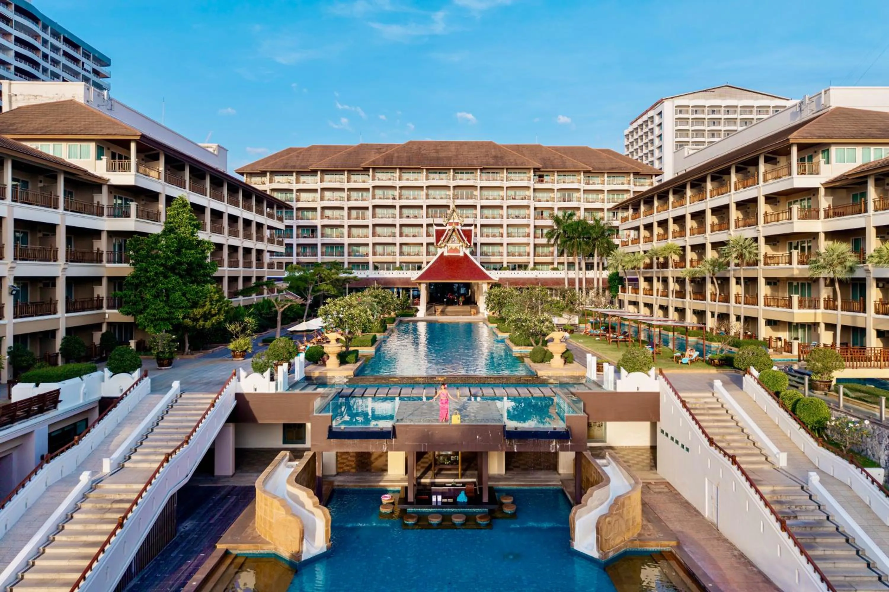 Swimming pool in The Heritage Pattaya Beachfront Resort