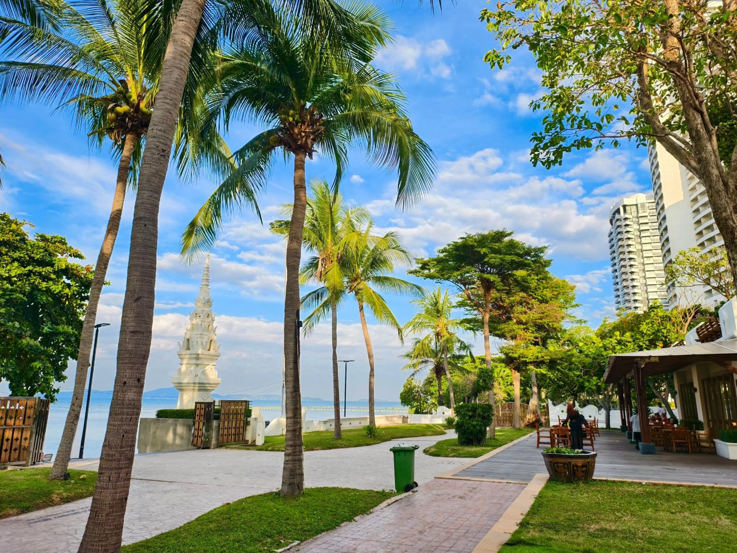 Restaurant/places to eat in The Heritage Pattaya Beachfront Resort