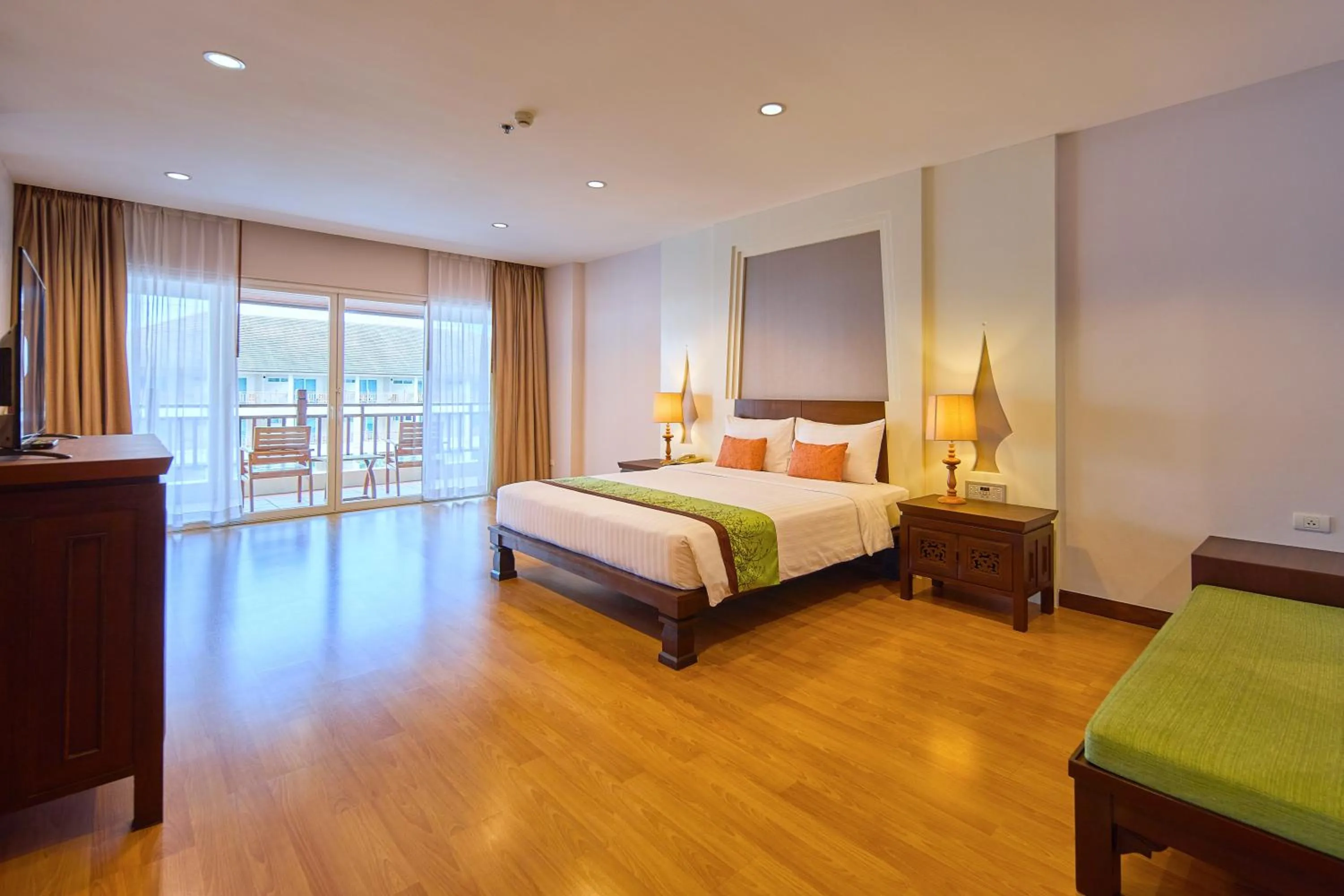 Bed in The Heritage Pattaya Beachfront Resort