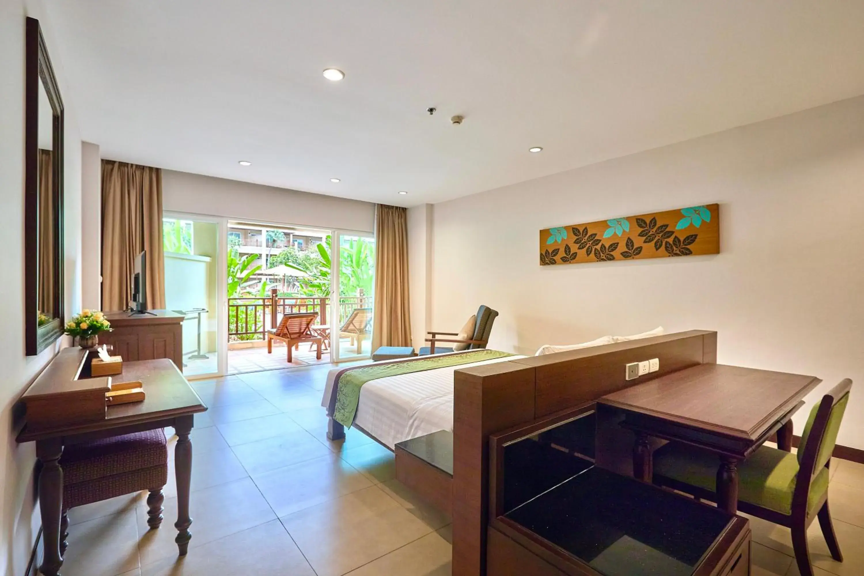 Deluxe Poolside Terrace Double in The Heritage Pattaya Beachfront Resort Deluxe Poolside Terrace Double in The Heritage Pattaya Beachfront Resort