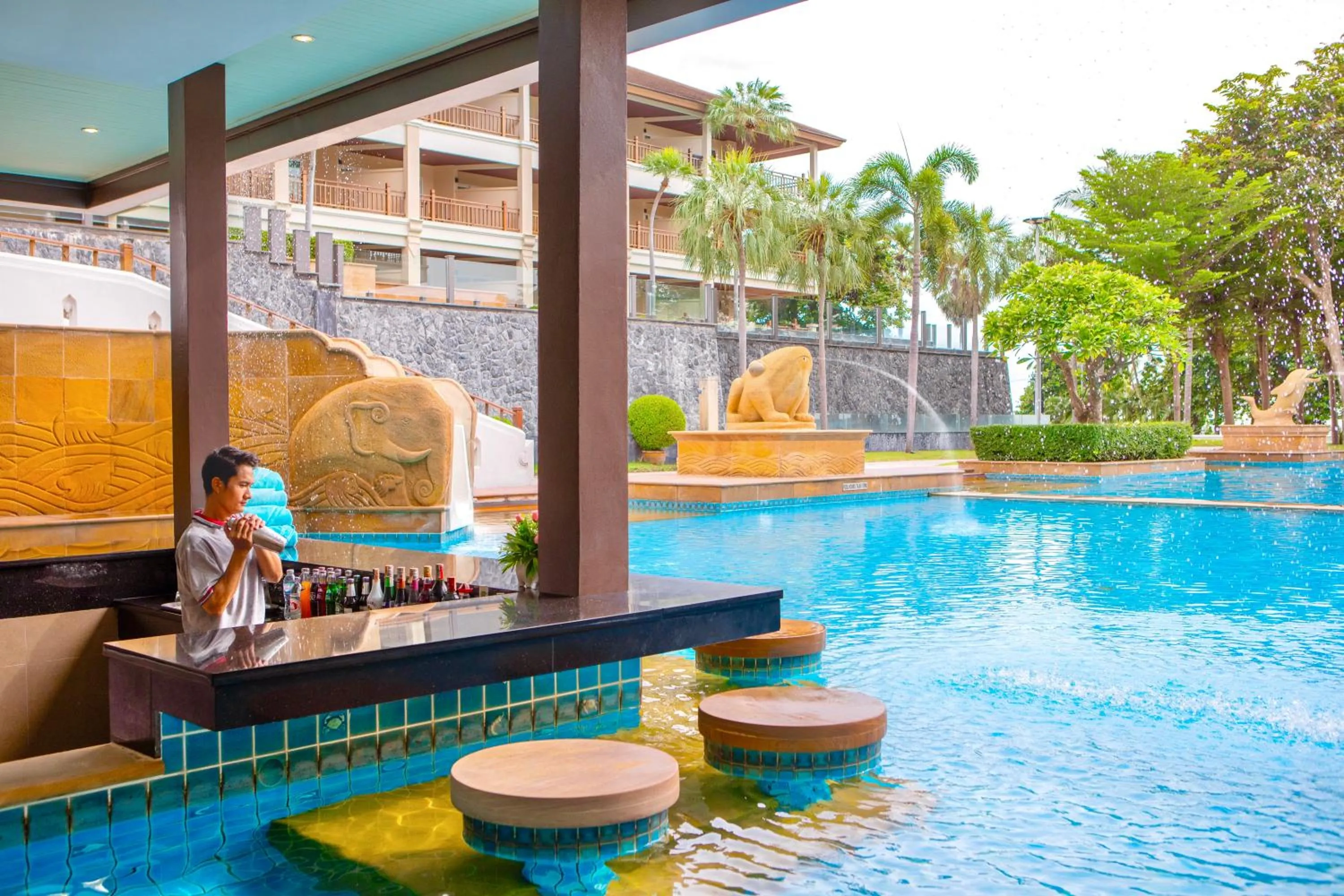 Lounge or bar in The Heritage Pattaya Beachfront Resort