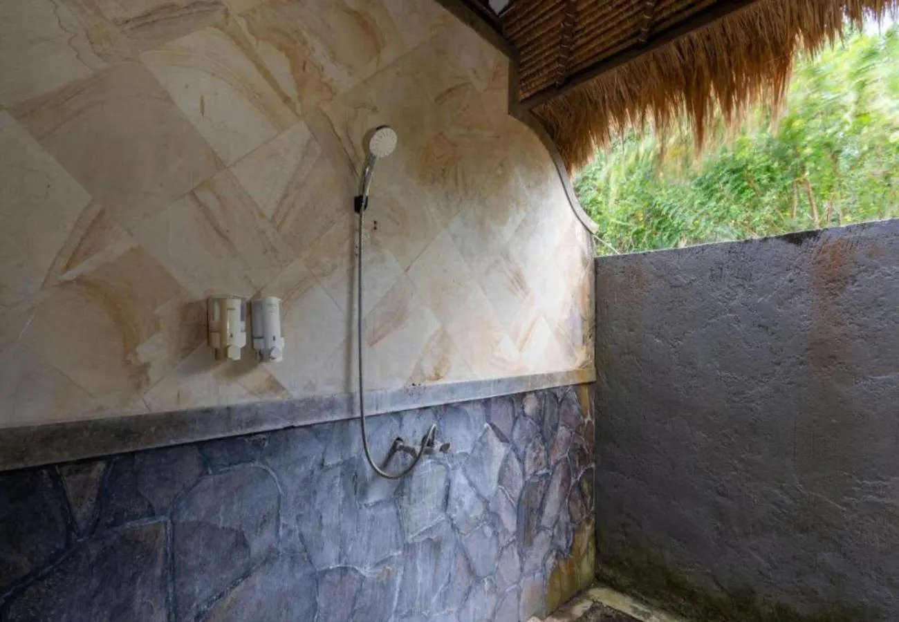Bathroom in Mushroom Beach Bungalows