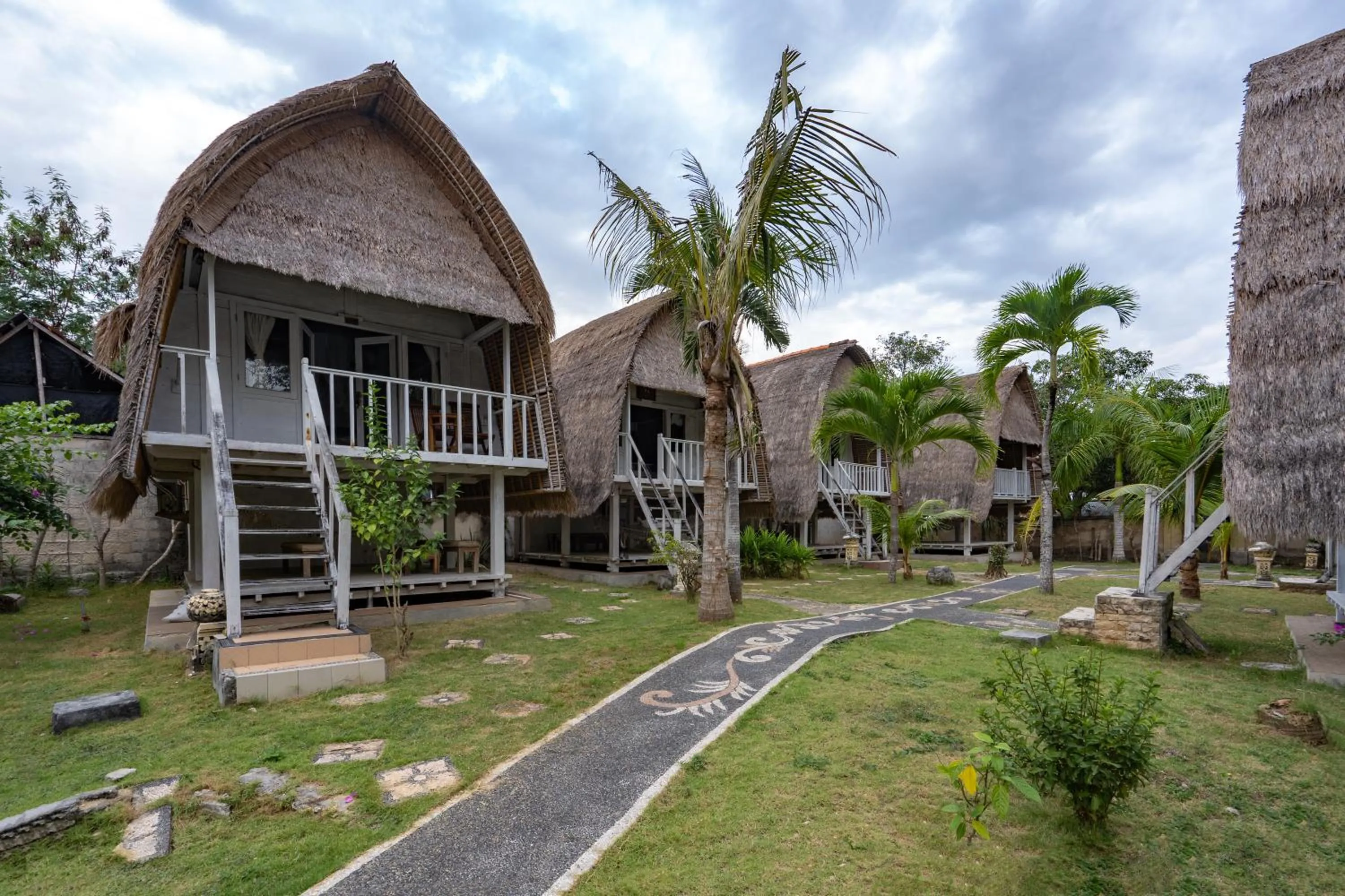 Property building in Mushroom Beach Bungalows