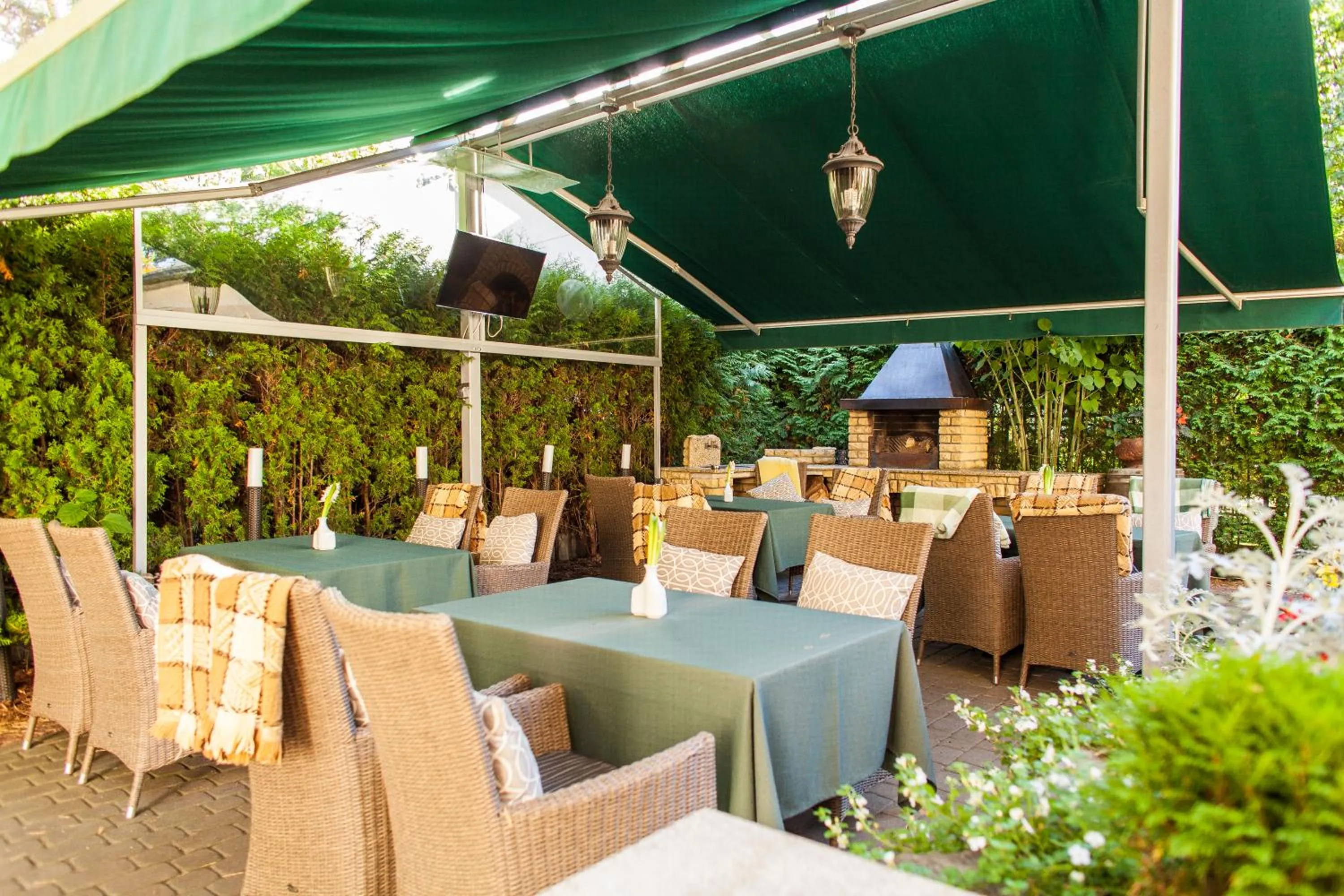 Restaurant/places to eat in TB Palace Hotel & SPA