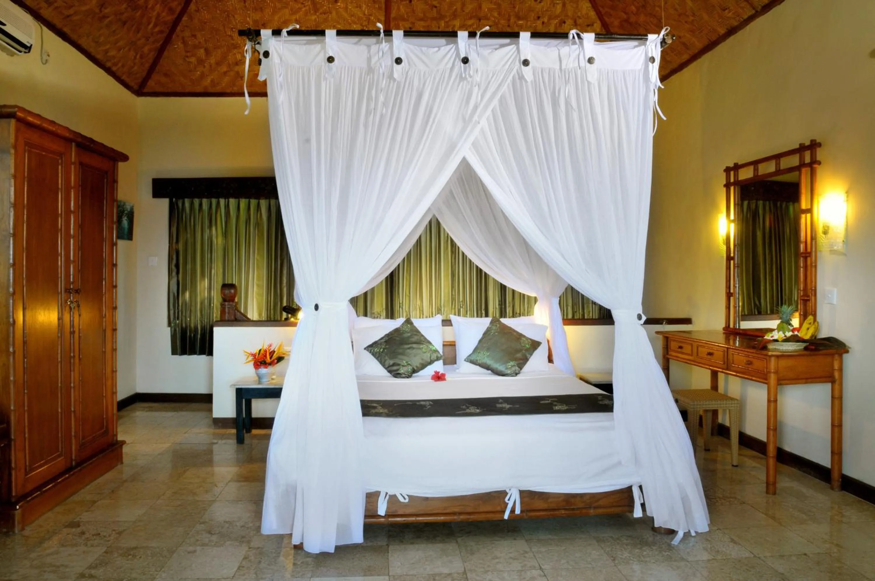 Bedroom, Bed in Coral View Villas