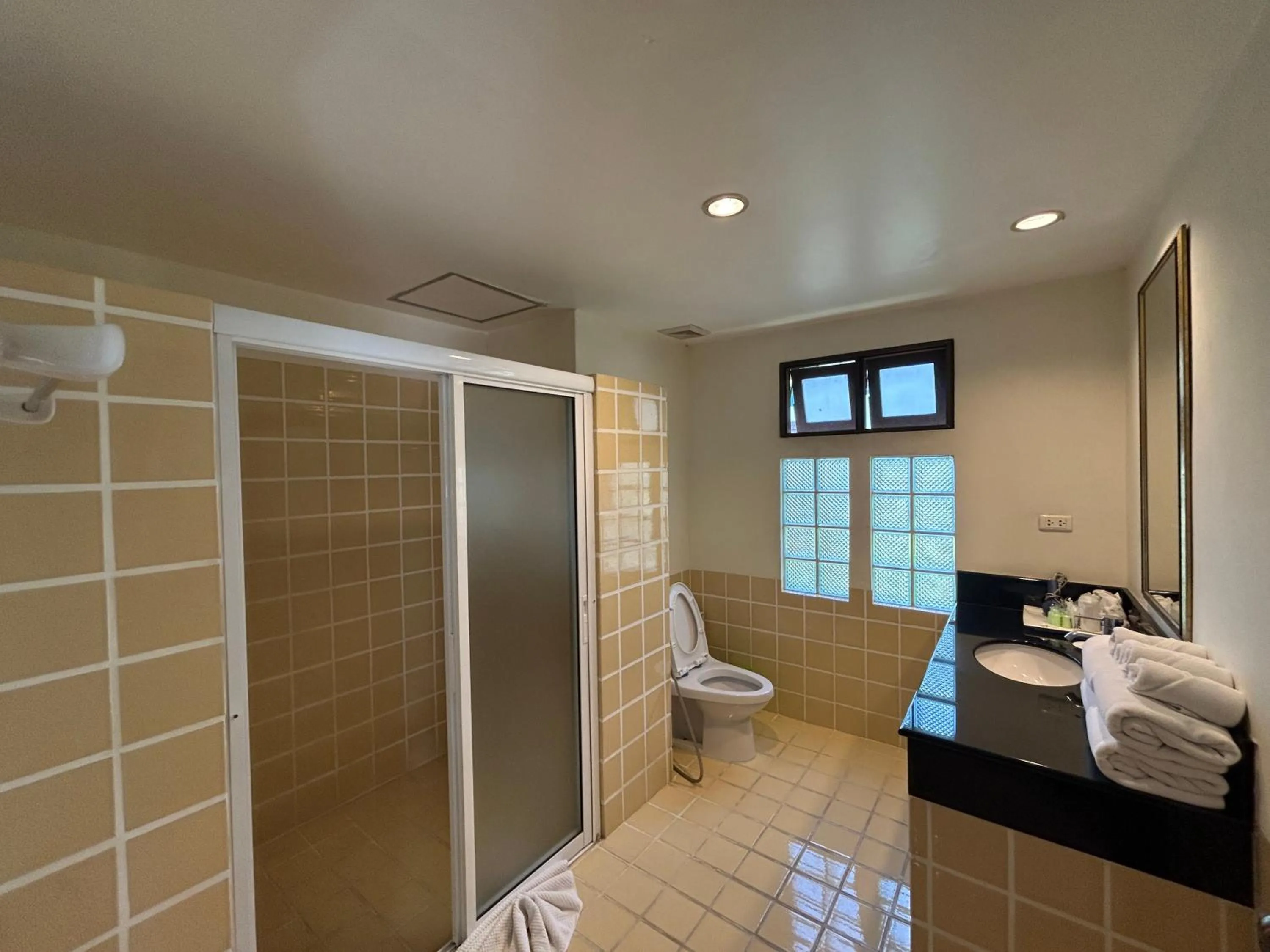 Bathroom in Teak Garden Resort, Chiang Rai
