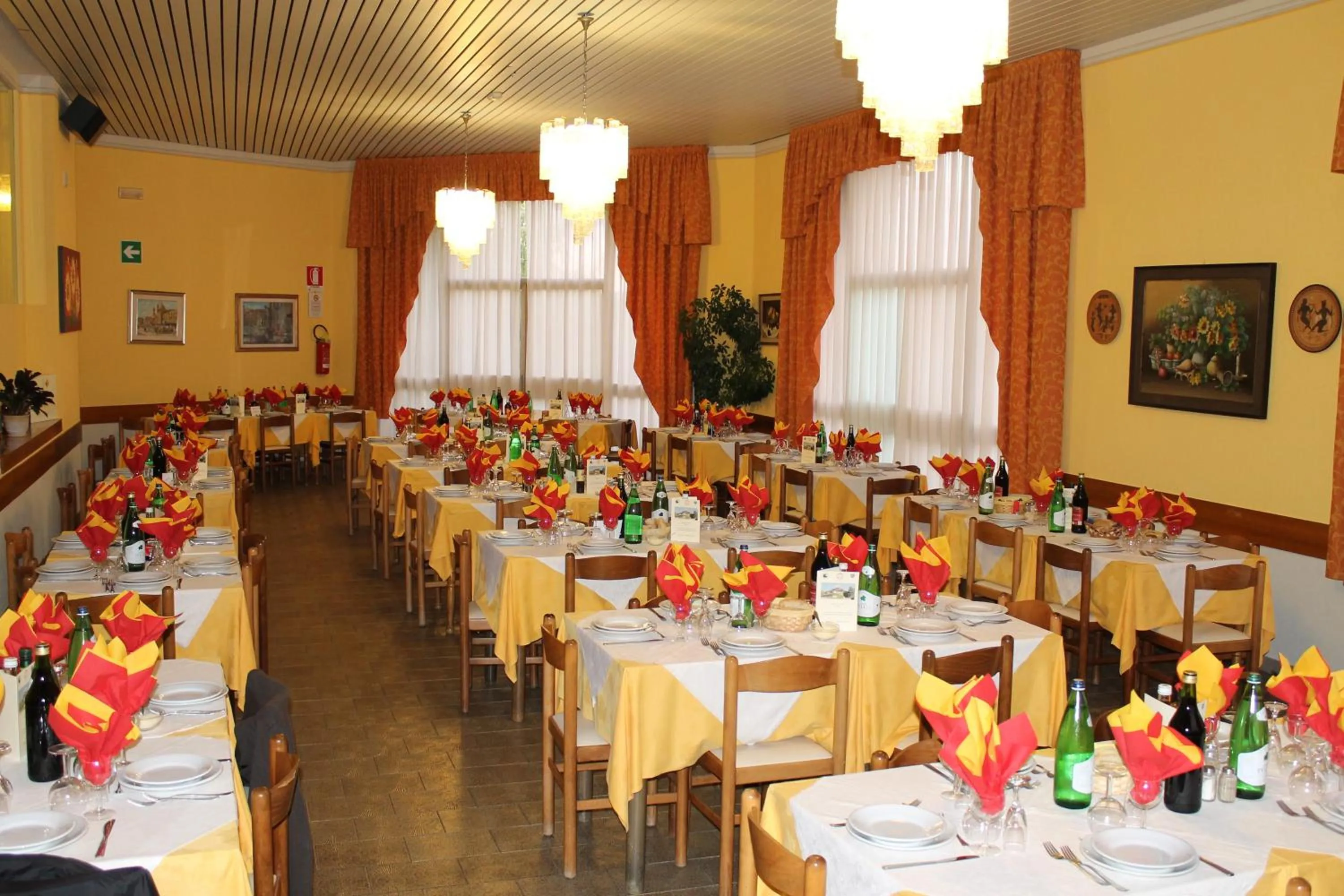 Restaurant/places to eat in Hotel Ismaele