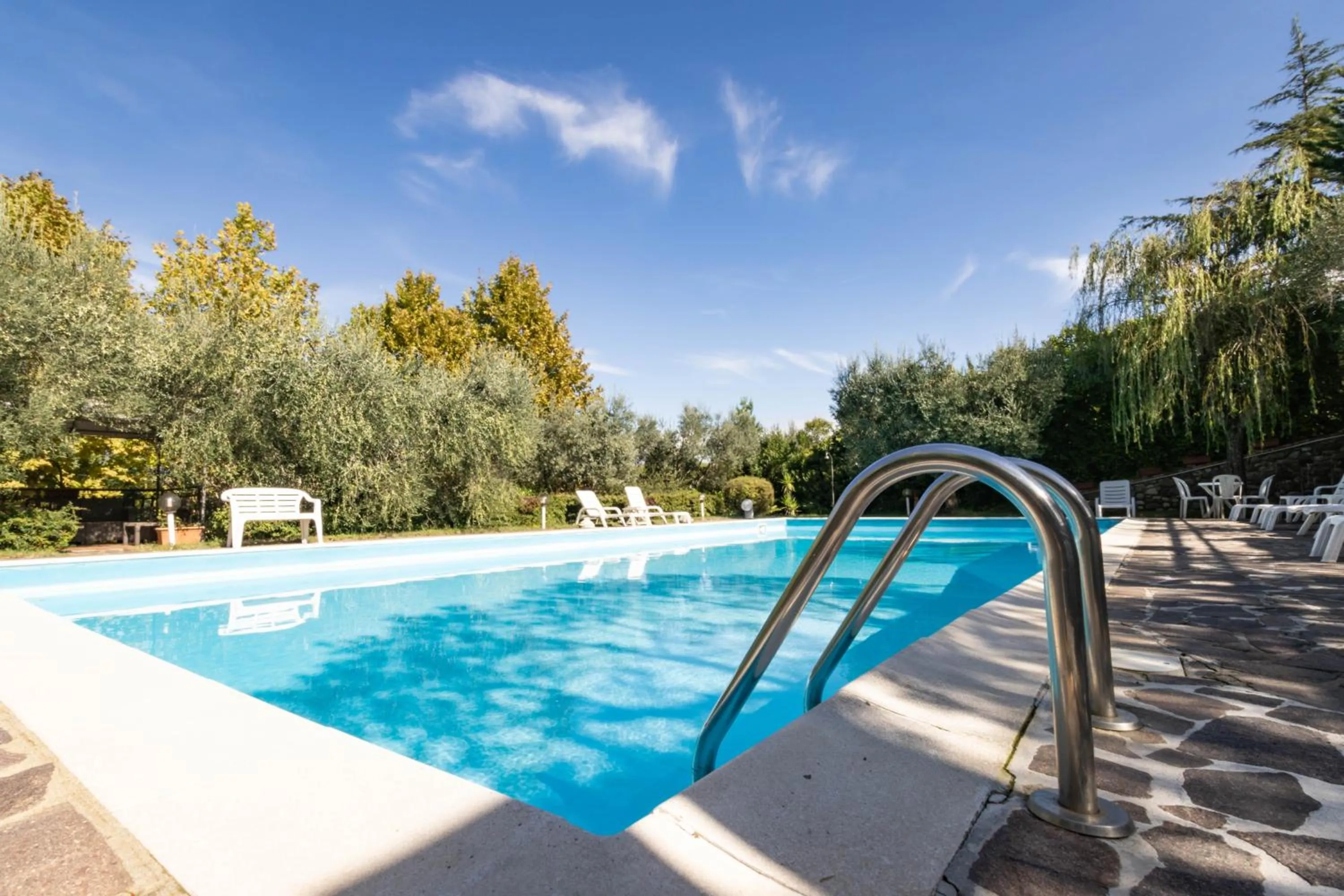 Swimming pool in Hotel Ismaele