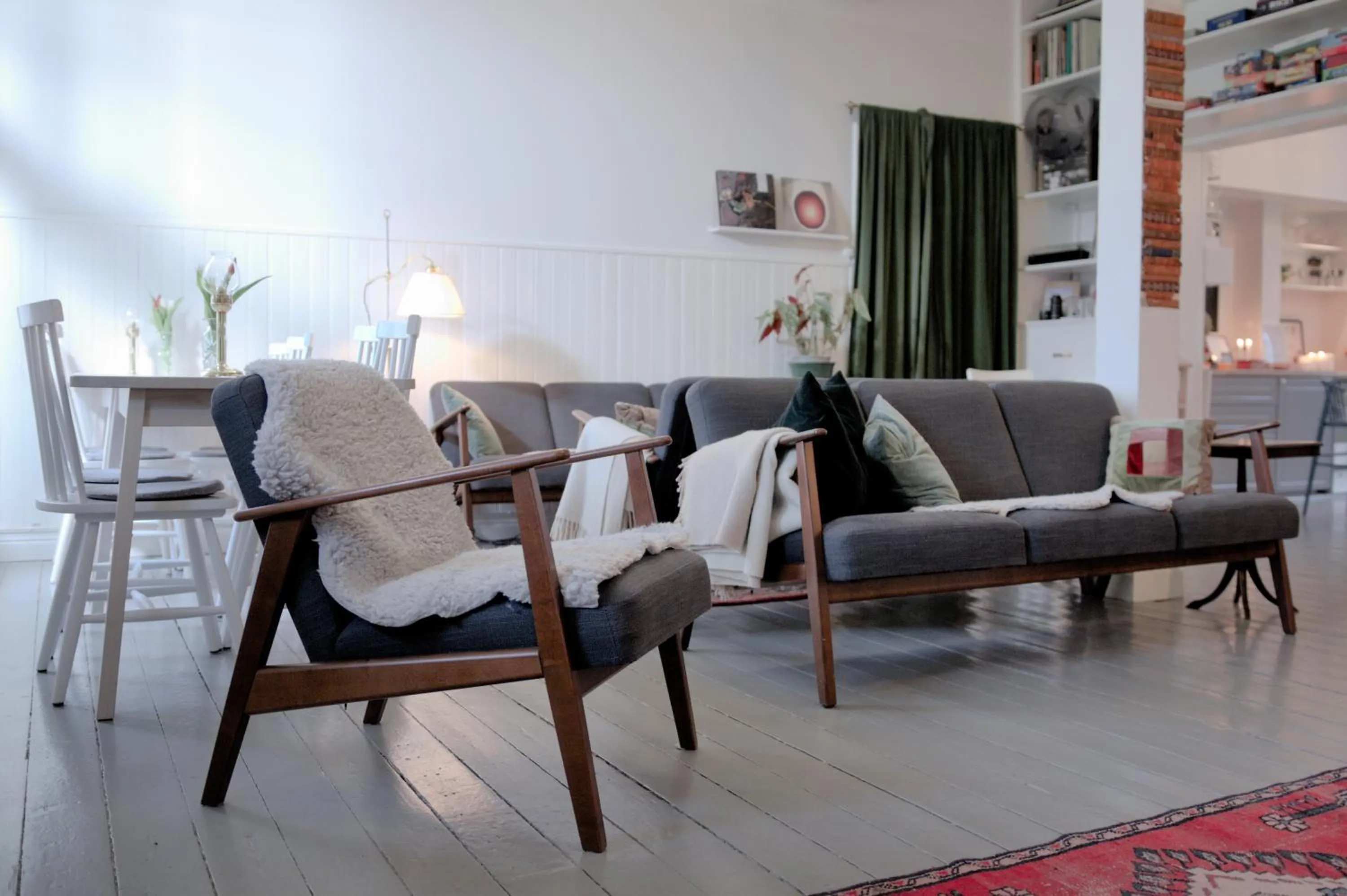 Communal lounge/ TV room in STF Villa Söderåsen B&B