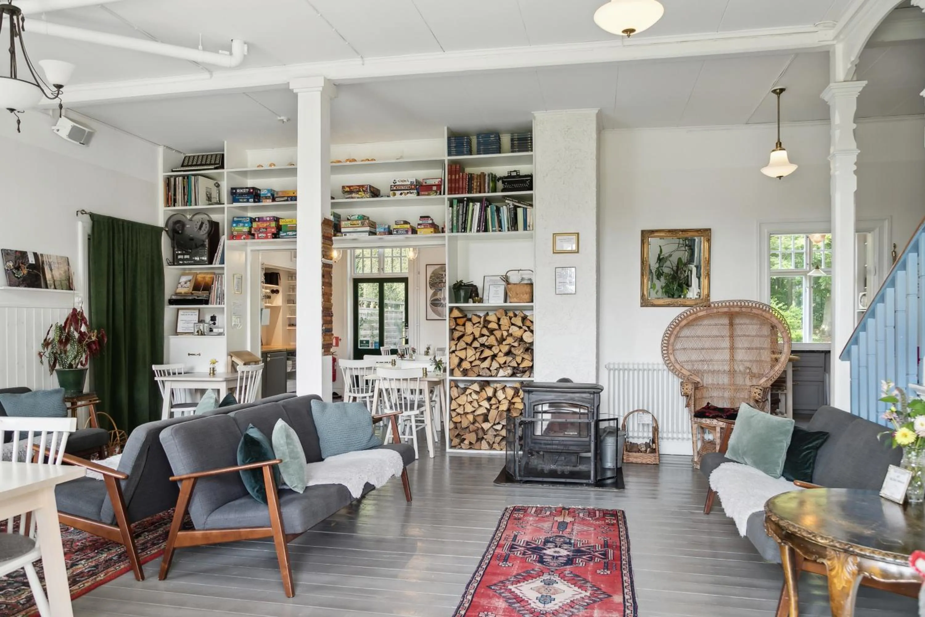 Communal lounge/ TV room in STF Villa Söderåsen B&B