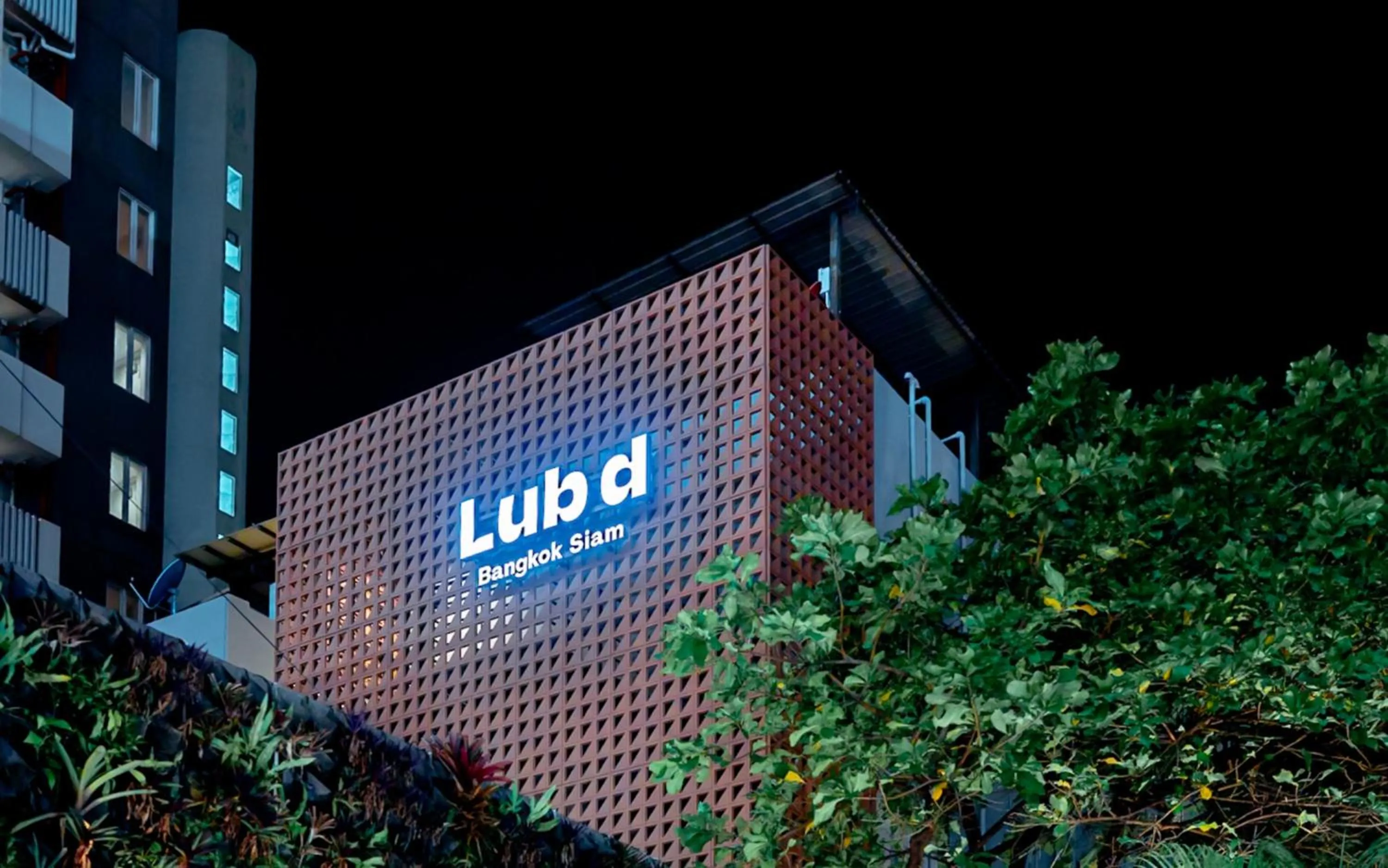 Property building in Lub d Bangkok Siam - New Look, Across from MBK & Skytrain Access