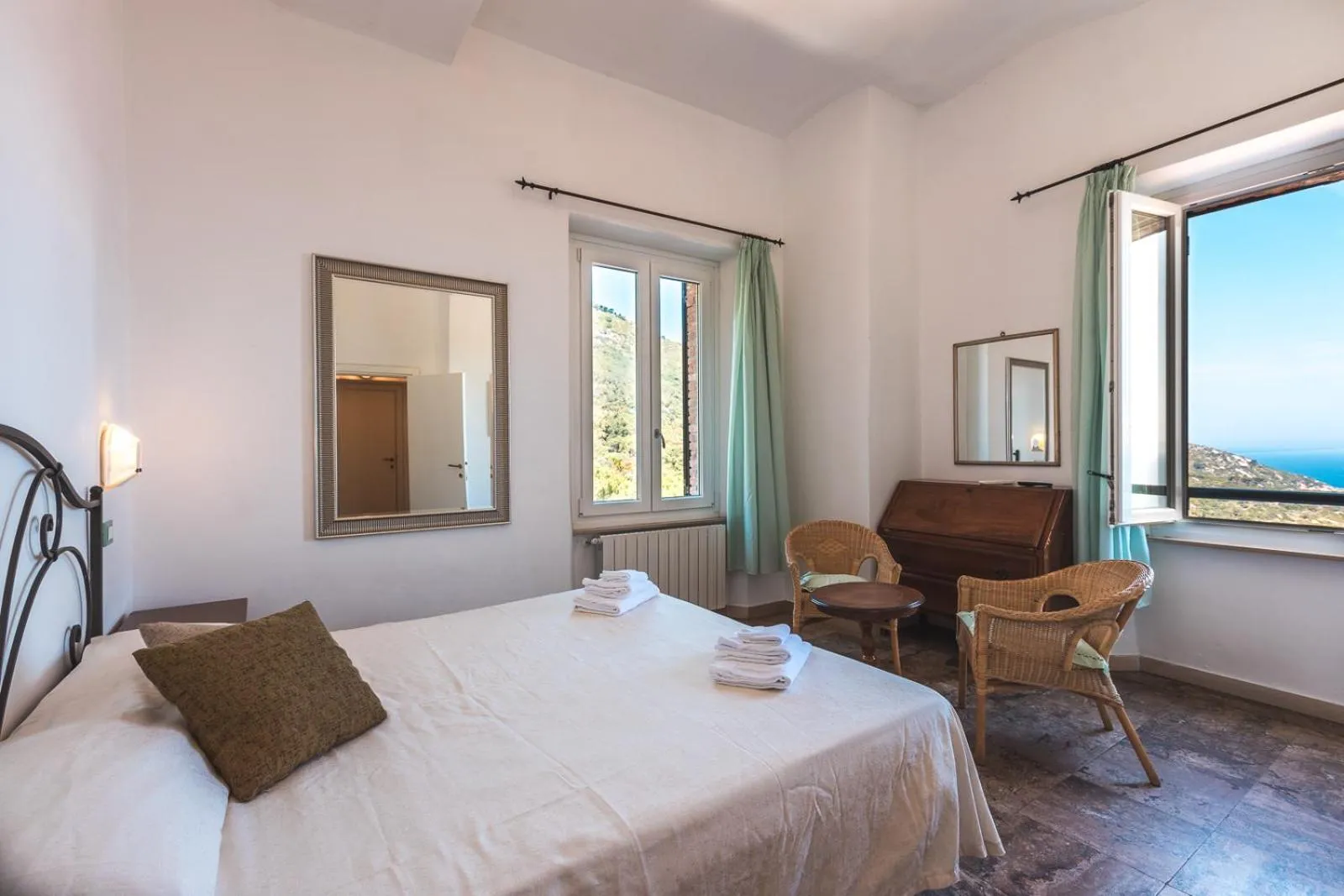 Photo of the whole room, Bed in Hotel Castello Monticello