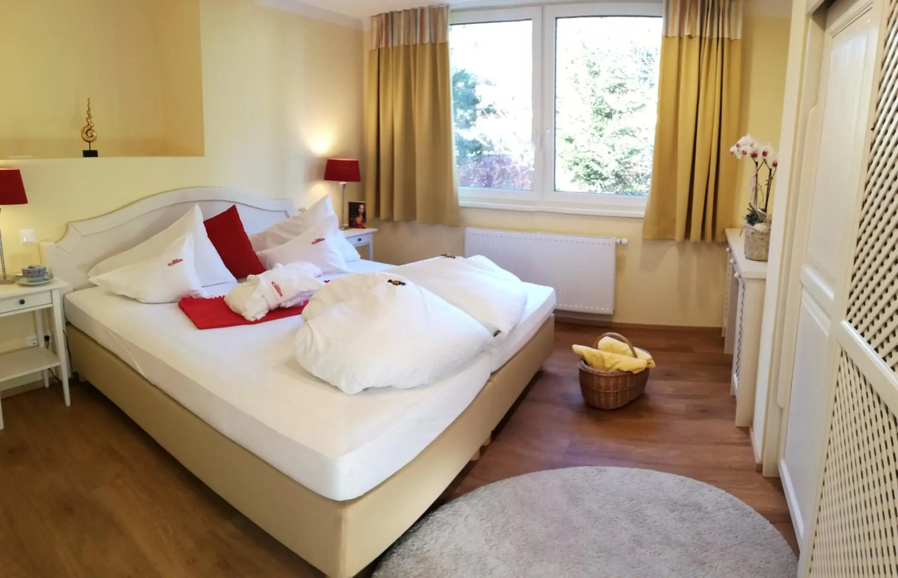 Suite with Balcony in Hotel Sonnalm - SPA,Idyll,Dining Suite with Balcony in Hotel Sonnalm - SPA,Idyll,Dining