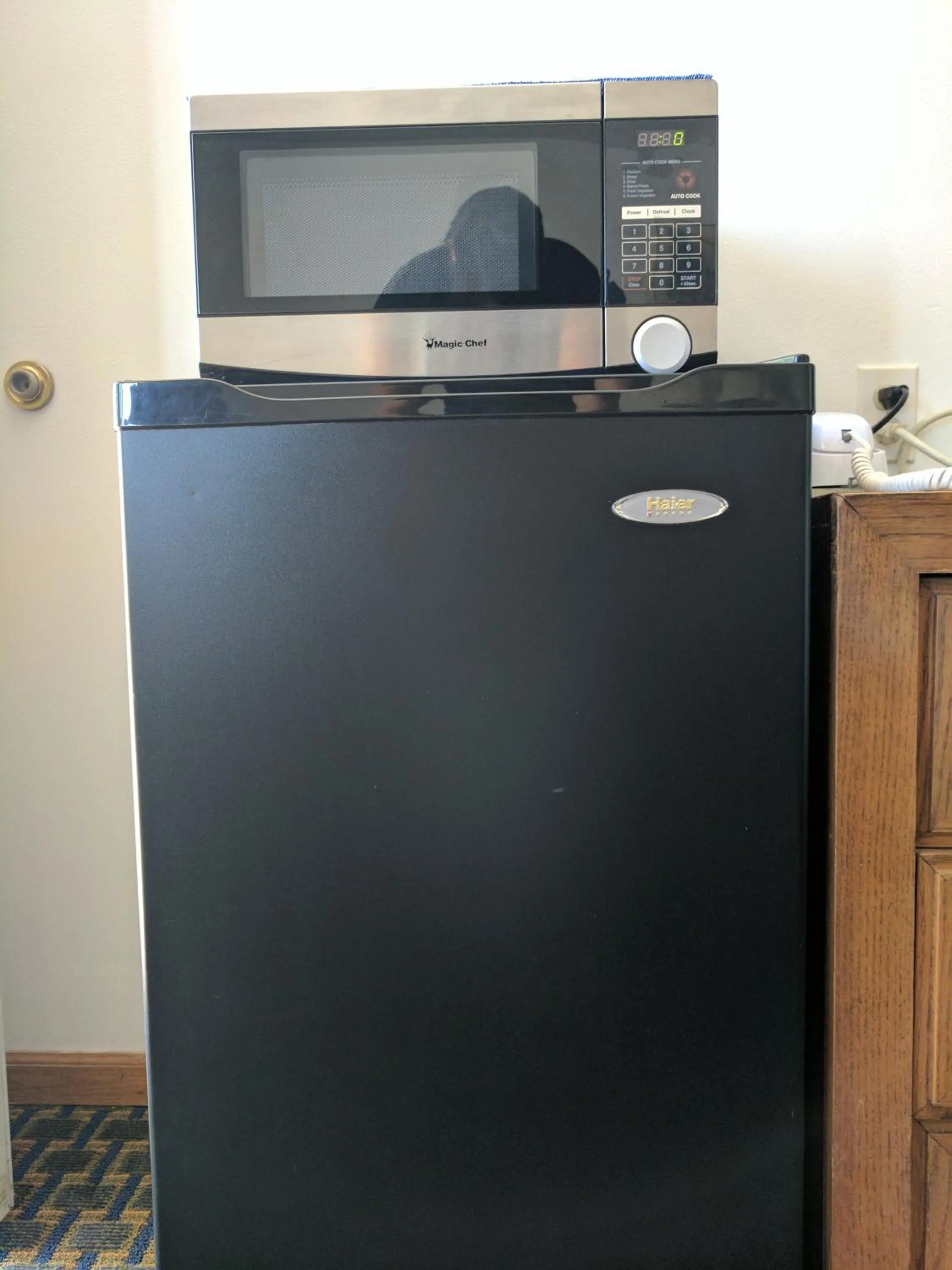 Communal kitchen in All Seasons Motel