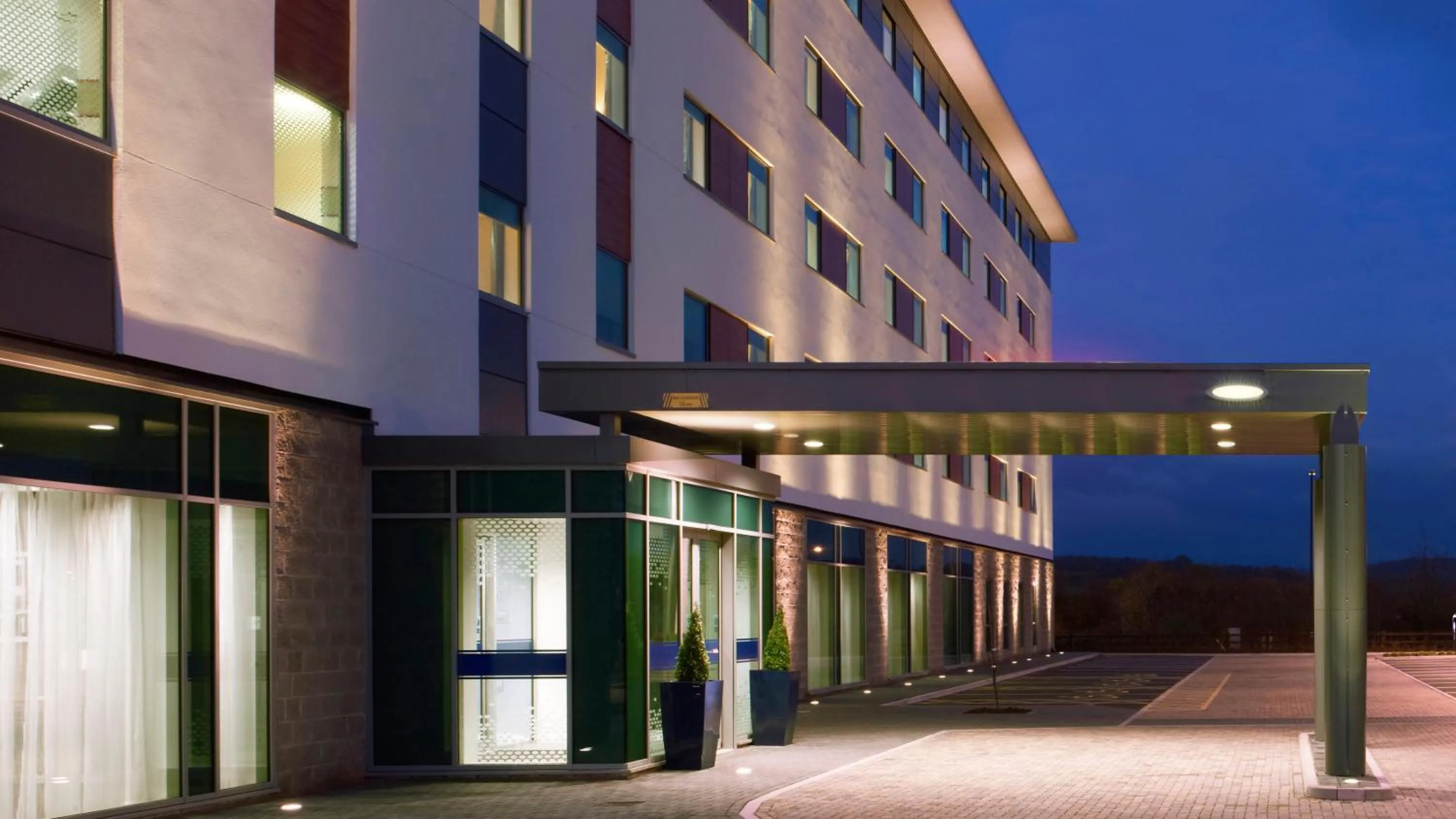 Property building in Tŷ Magor