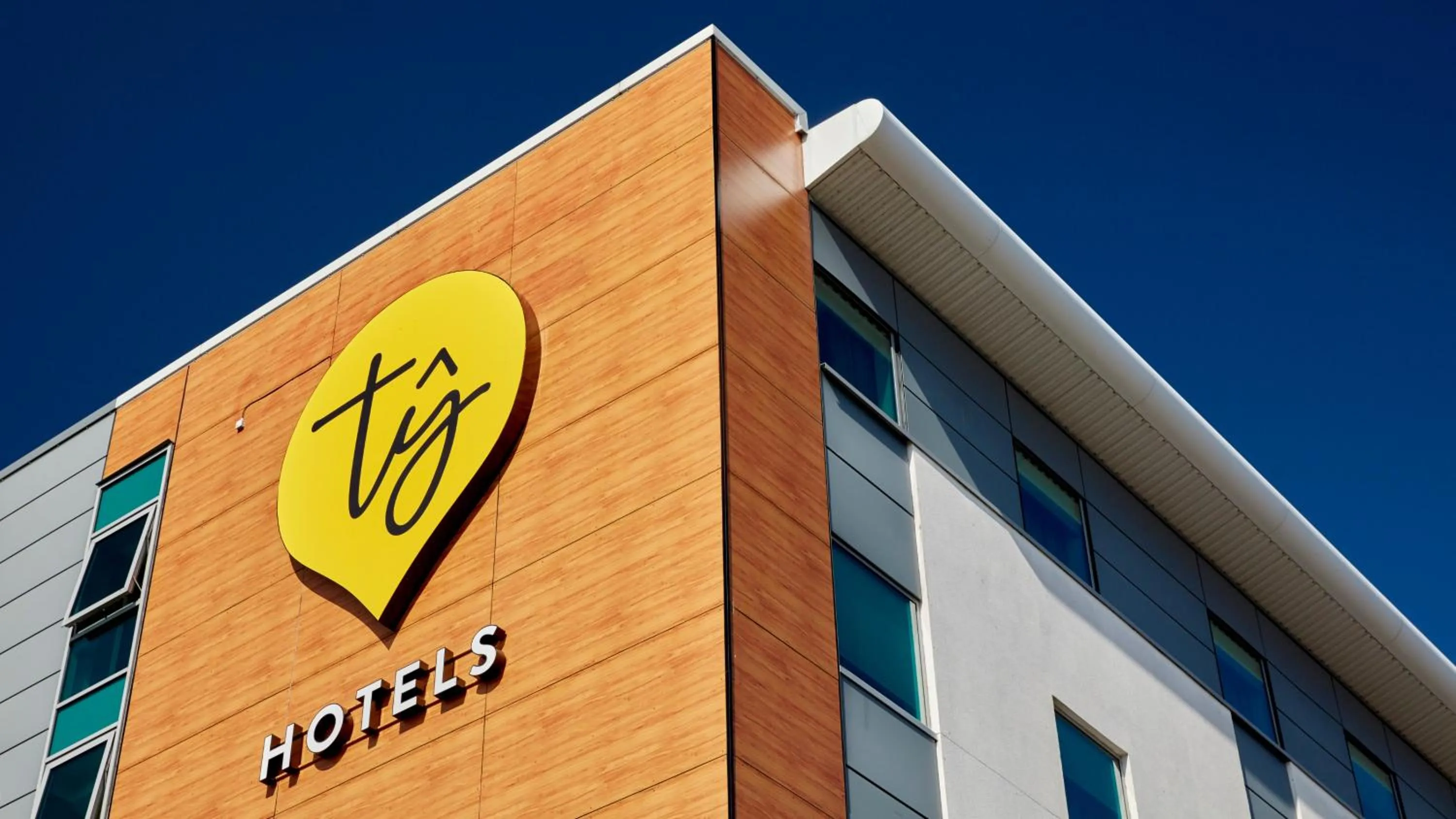 Property building in Tŷ Magor