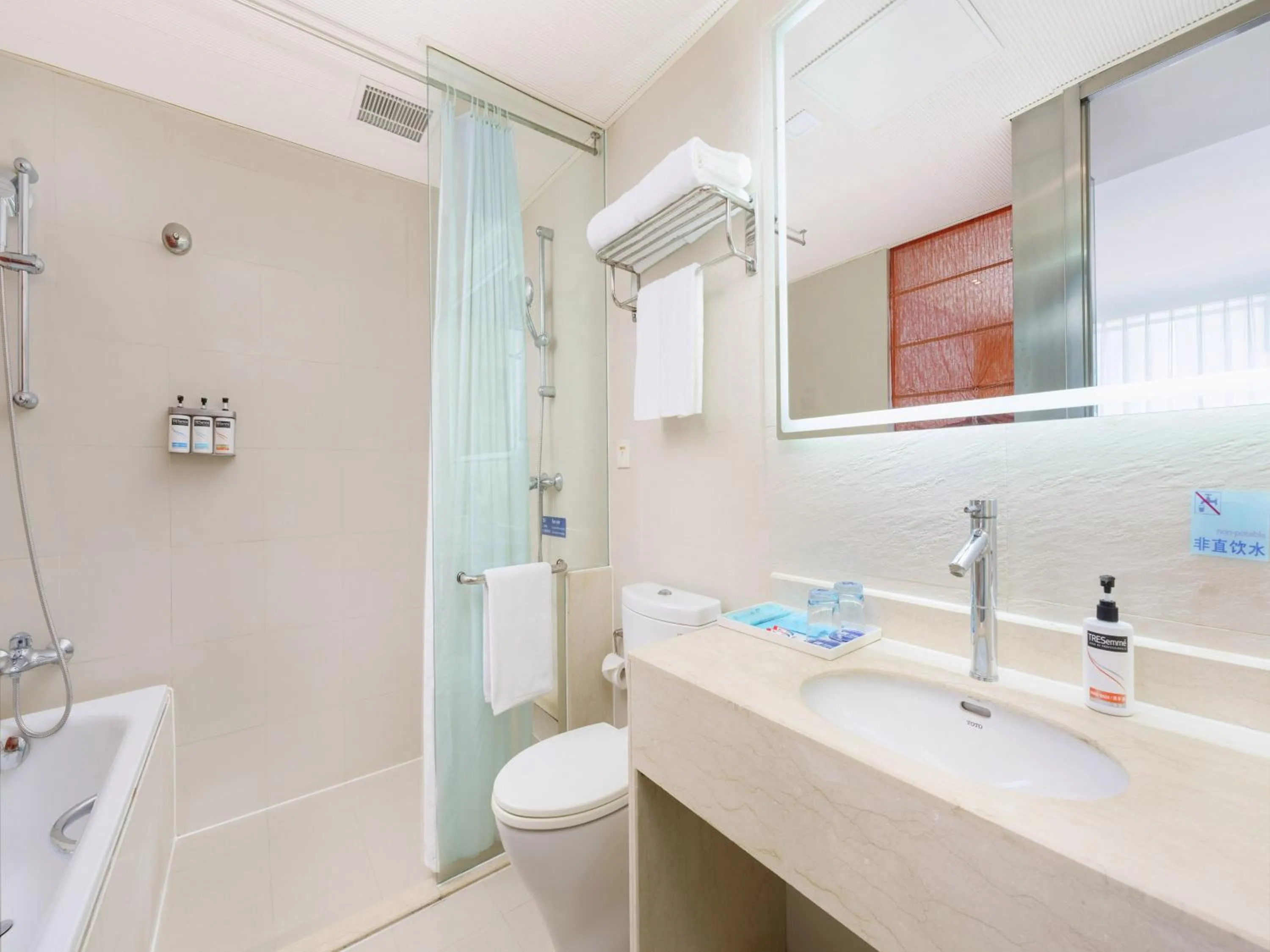 Toilet in Holiday Inn Express City Centre Dalian by IHG