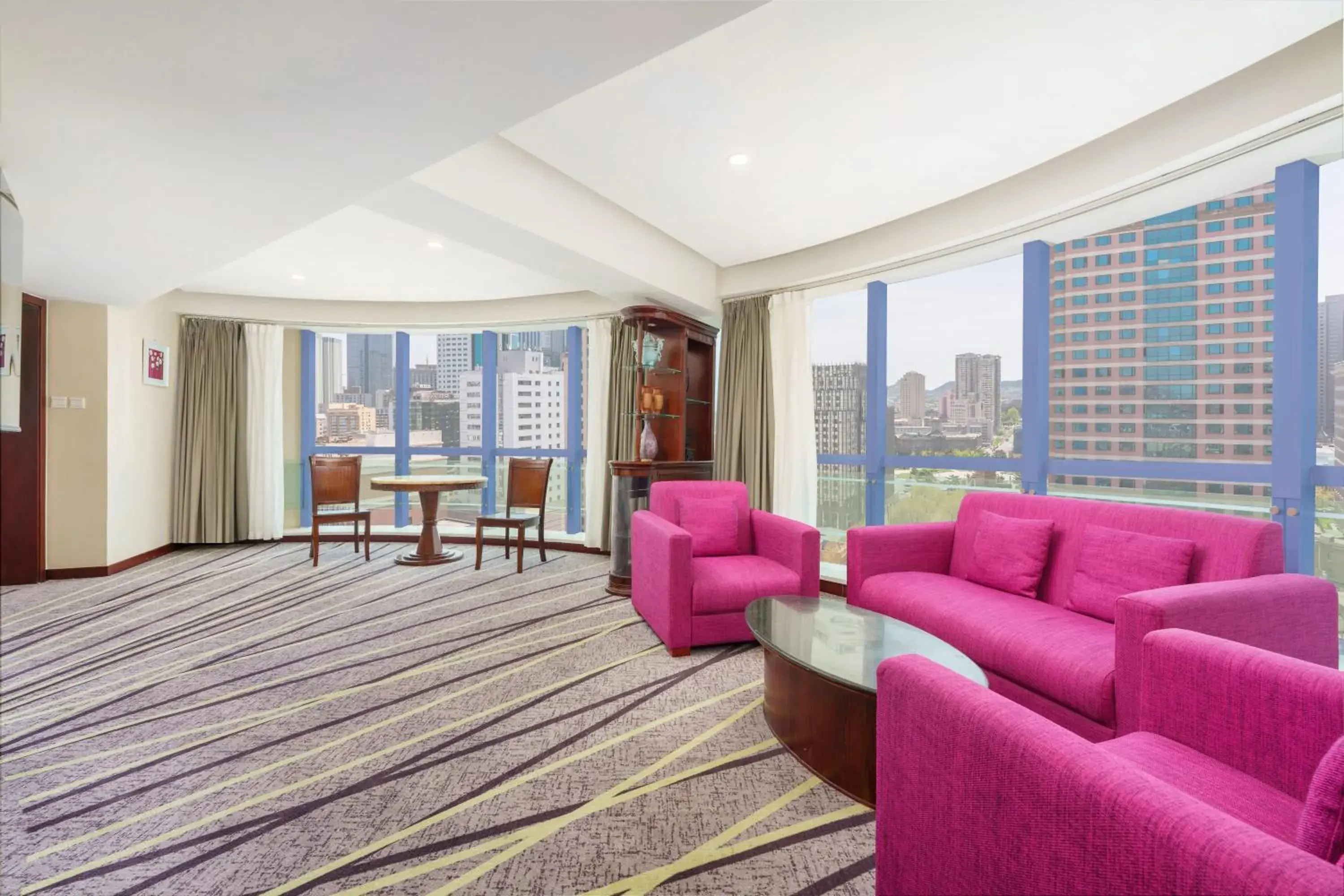 Two-Bedroom Suite in Holiday Inn Express City Centre Dalian by IHG Two-Bedroom Suite in Holiday Inn Express City Centre Dalian by IHG