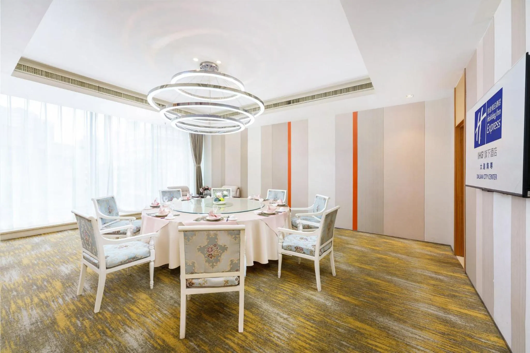 Restaurant/places to eat in Holiday Inn Express City Centre Dalian by IHG