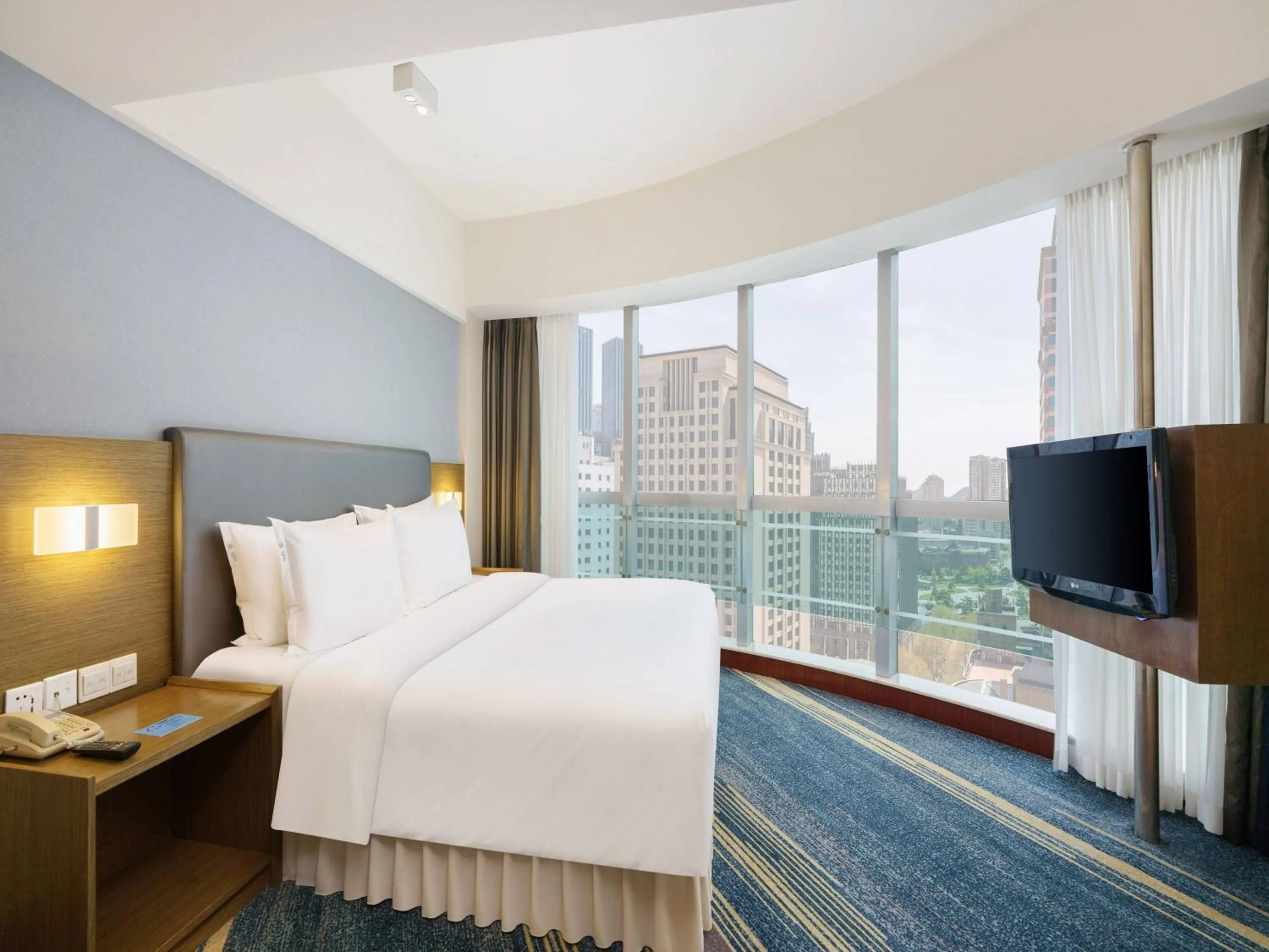 Photo of the whole room in Holiday Inn Express City Centre Dalian by IHG